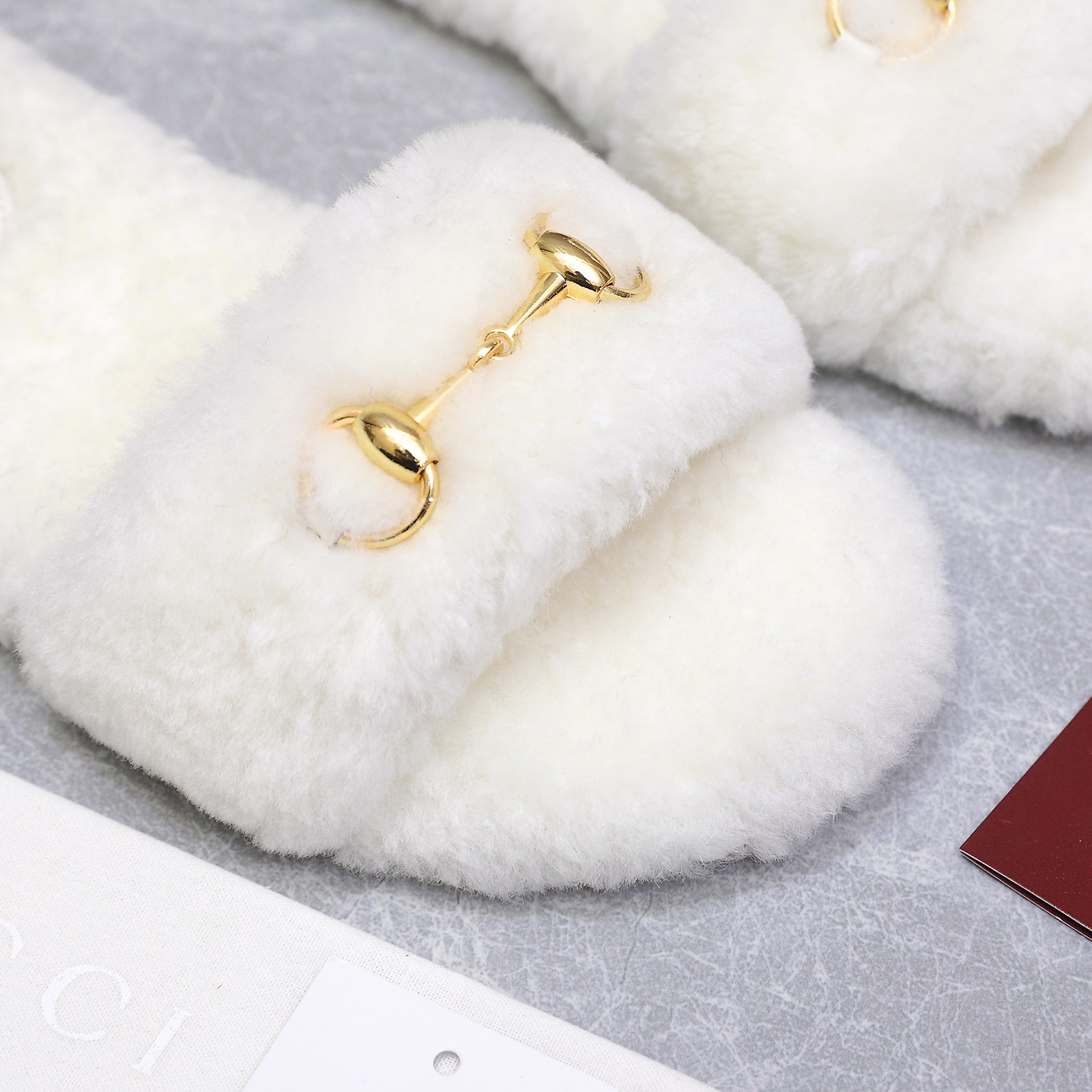 GUCCI グッチ フラットシューズ 本革 ファー ホワイト - 画像 4