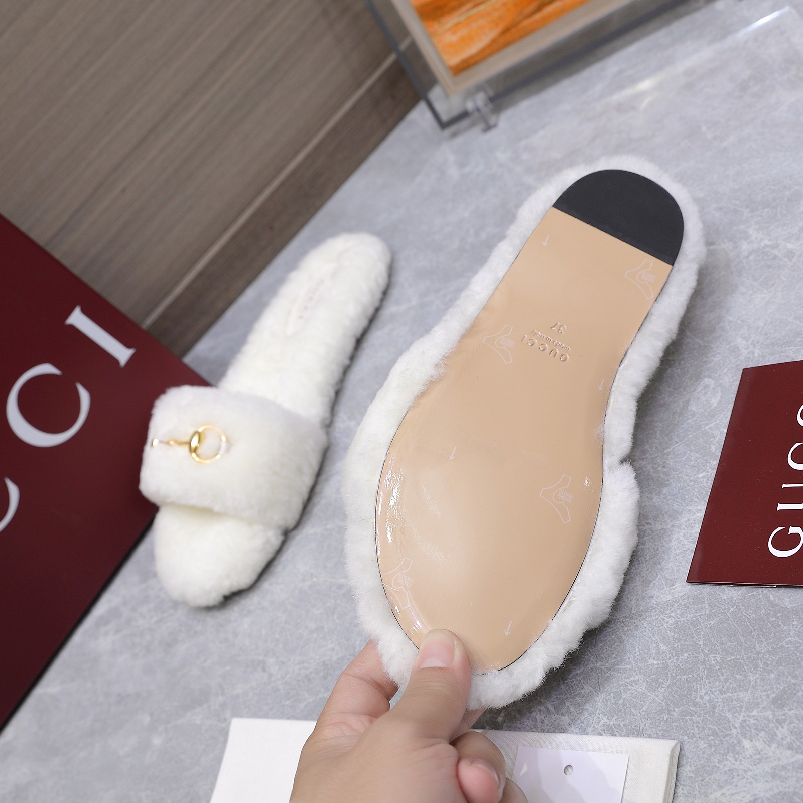 GUCCI グッチ フラットシューズ 本革 ファー ホワイト - 画像 5