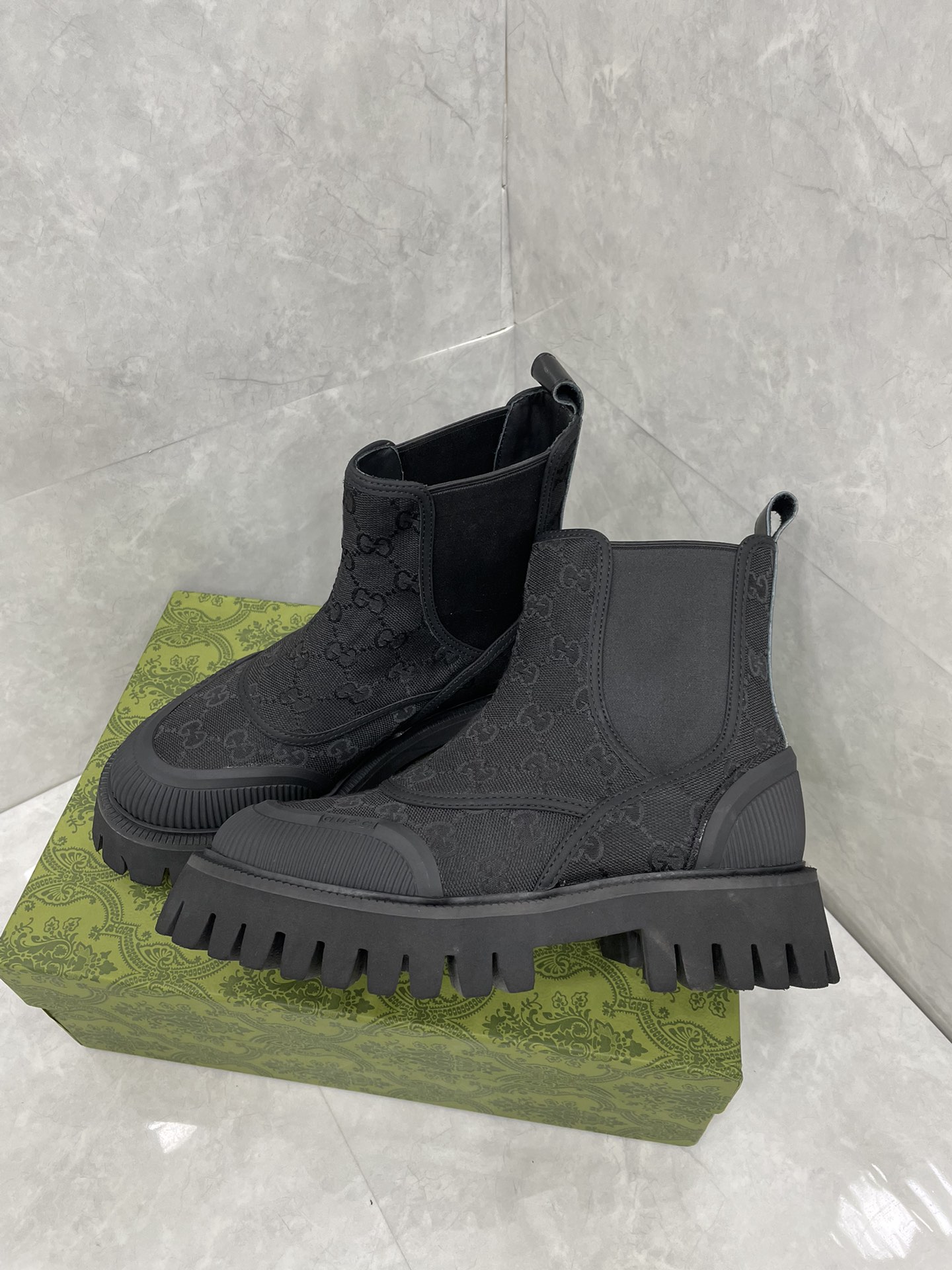 GUCCI グッチ チェルシーブーツ 本革 ブラック - 画像 3