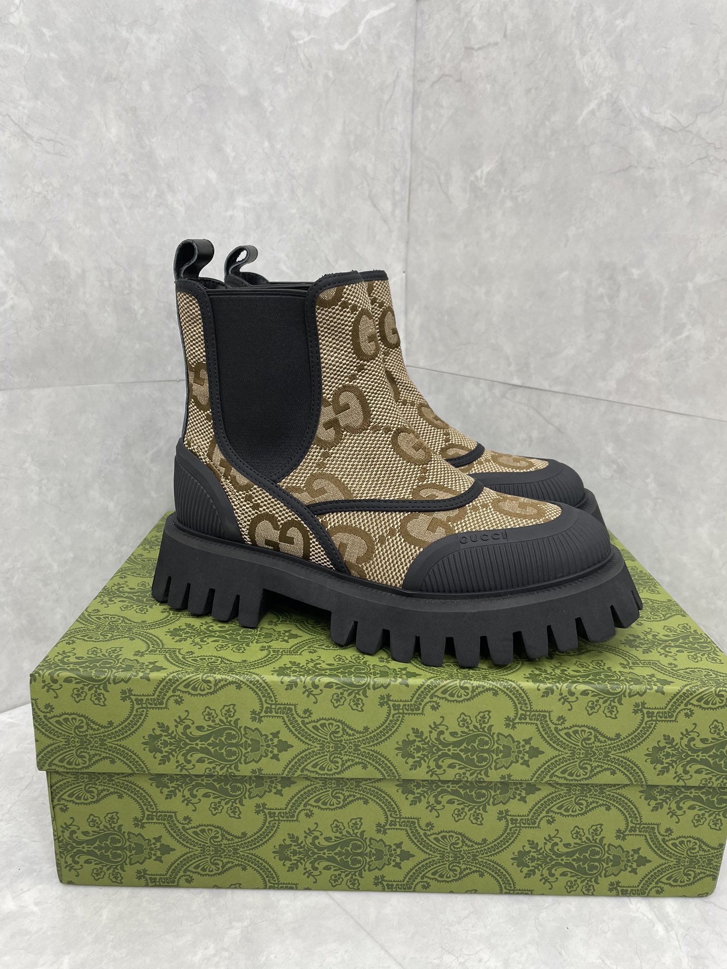 GUCCI グッチ チェルシーブーツ 本革 通勤 ブラック 全1色