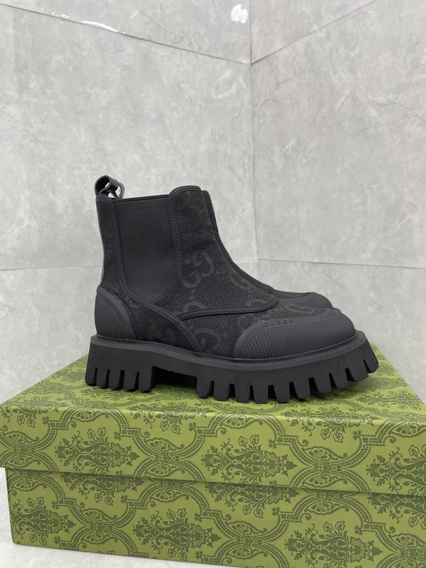 GUCCI グッチ チェルシーブーツ 本革 耐衝撃 ブラック