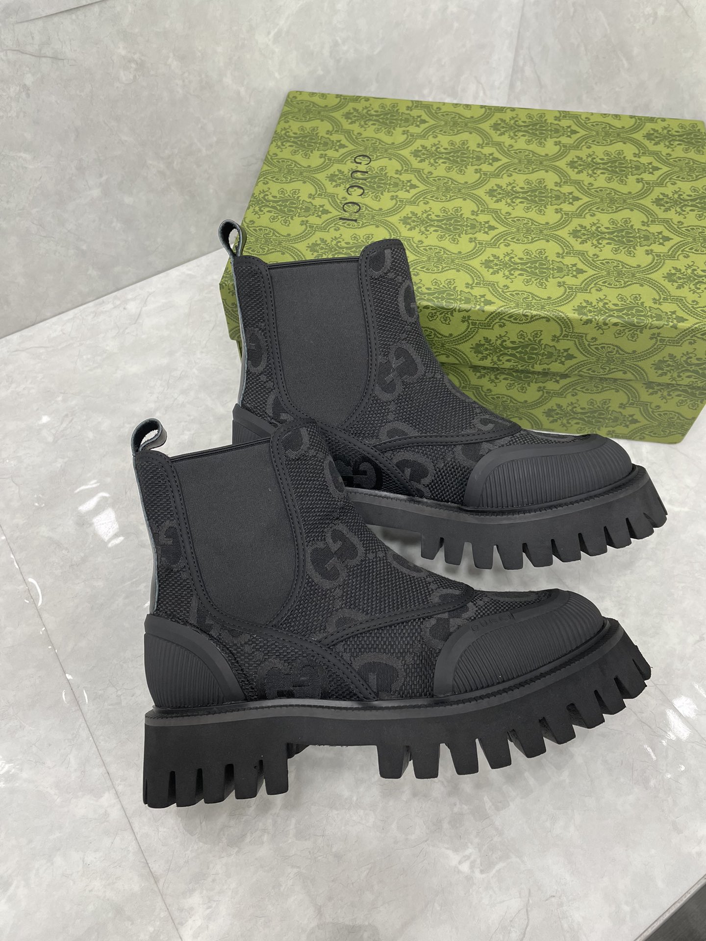 GUCCI グッチ チェルシーブーツ 本革 耐衝撃 ブラック - 画像 2