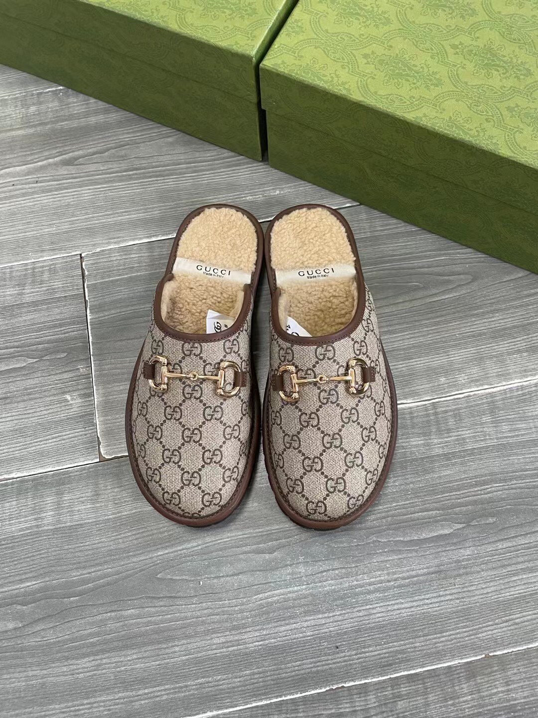 GUCCI グッチ フラットシューズ 本革 軽量 ベージュ 全1色