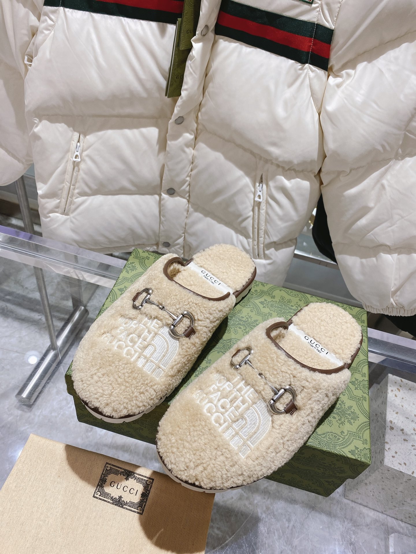 GUCCI グッチ フラットシューズ 本革 ベージュ 全1色 - 画像 3