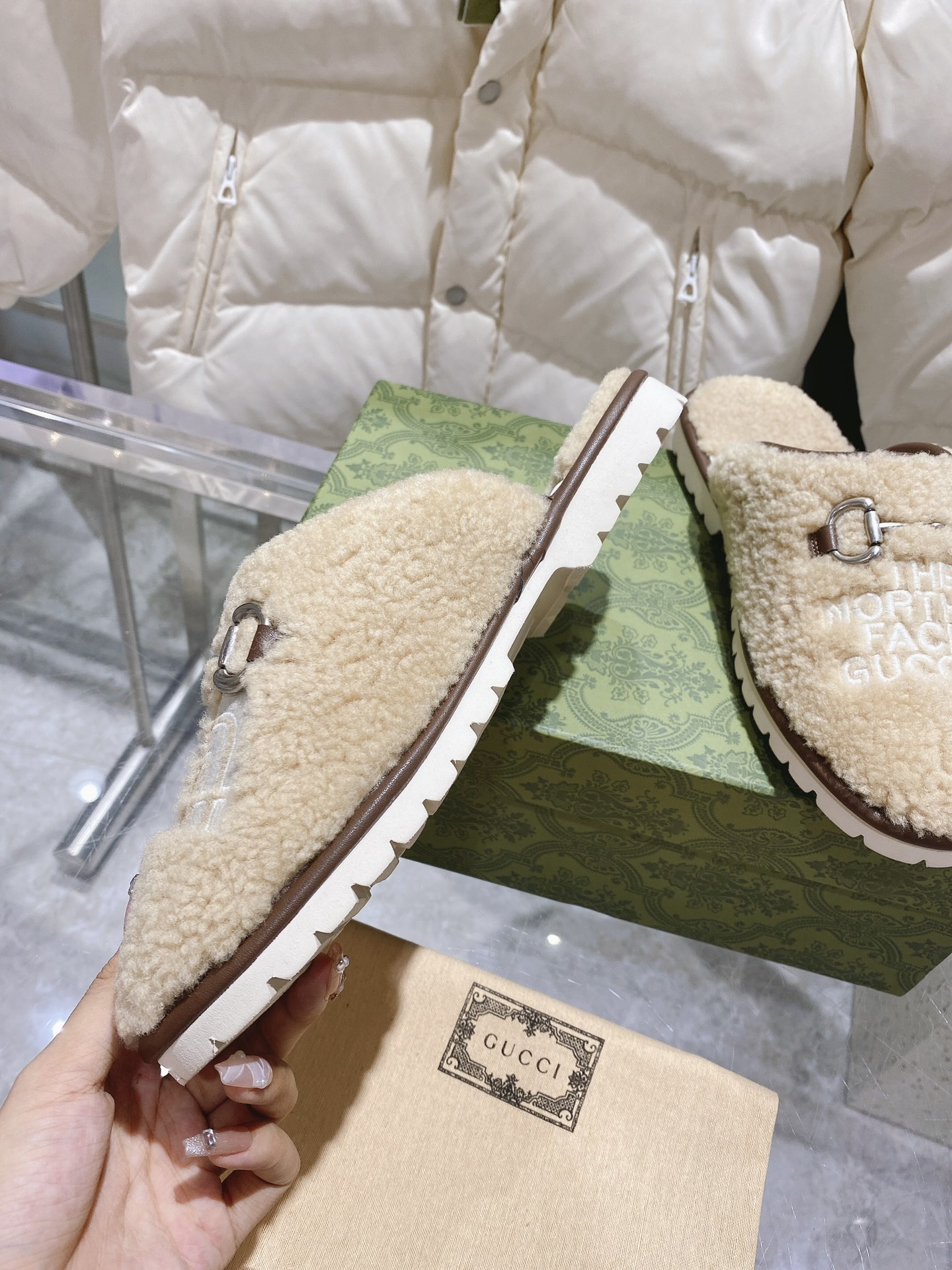 GUCCI グッチ フラットシューズ 本革 ベージュ 全1色 - 画像 6