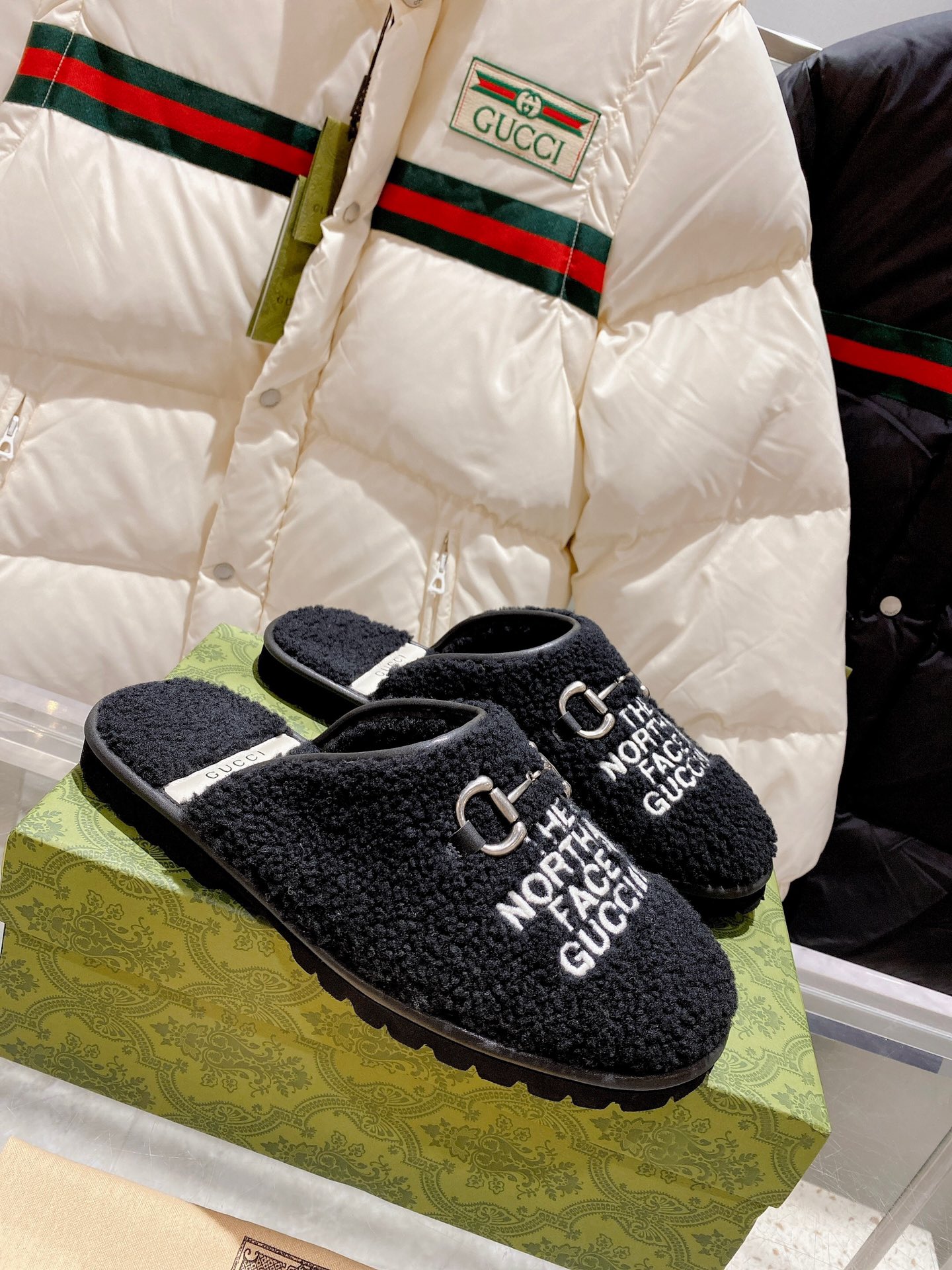 GUCCI グッチ ローファー フェイクスリッパ ブラック - 画像 2