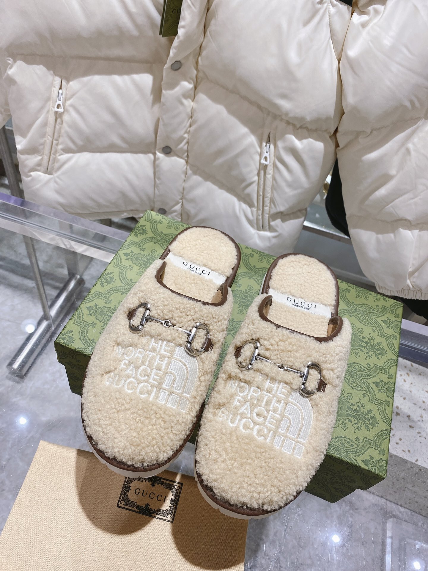 GUCCI グッチ フラットシューズ ブラウン - 画像 4