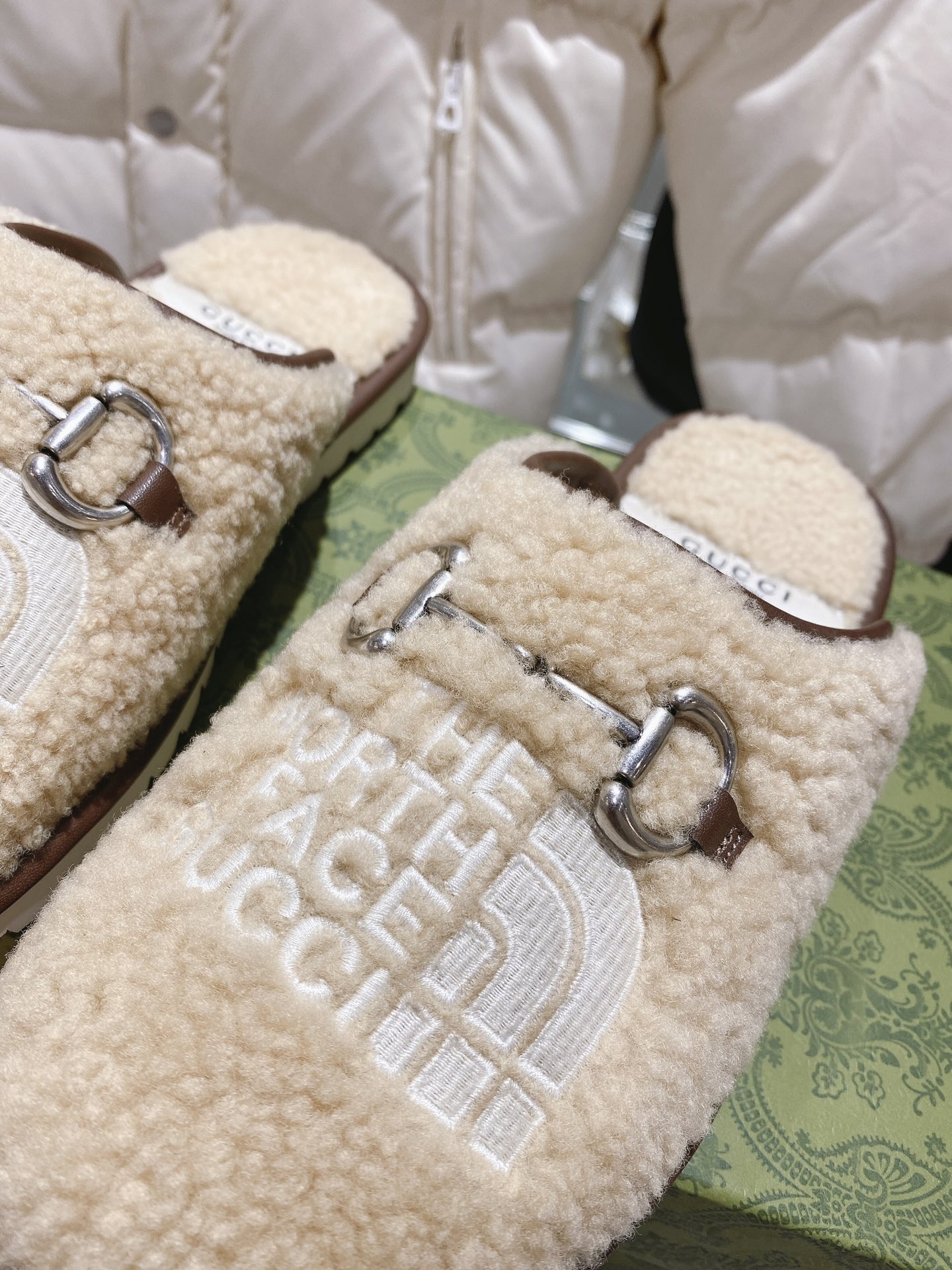 GUCCI グッチ フラットシューズ ブラウン - 画像 9