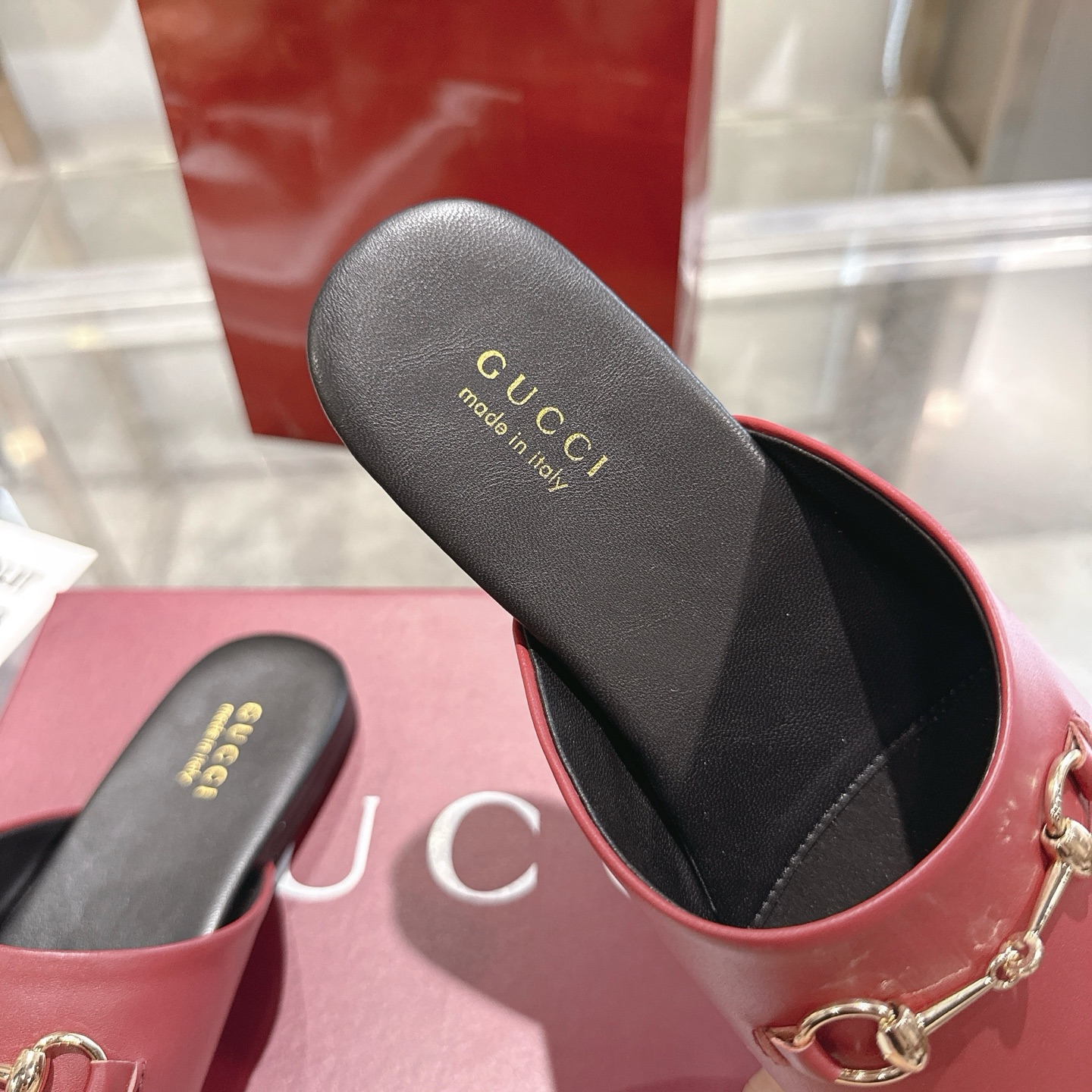 GUCCI グッチ ムートンシューズ 本革 通勤 ブラック 全1色 - 画像 8