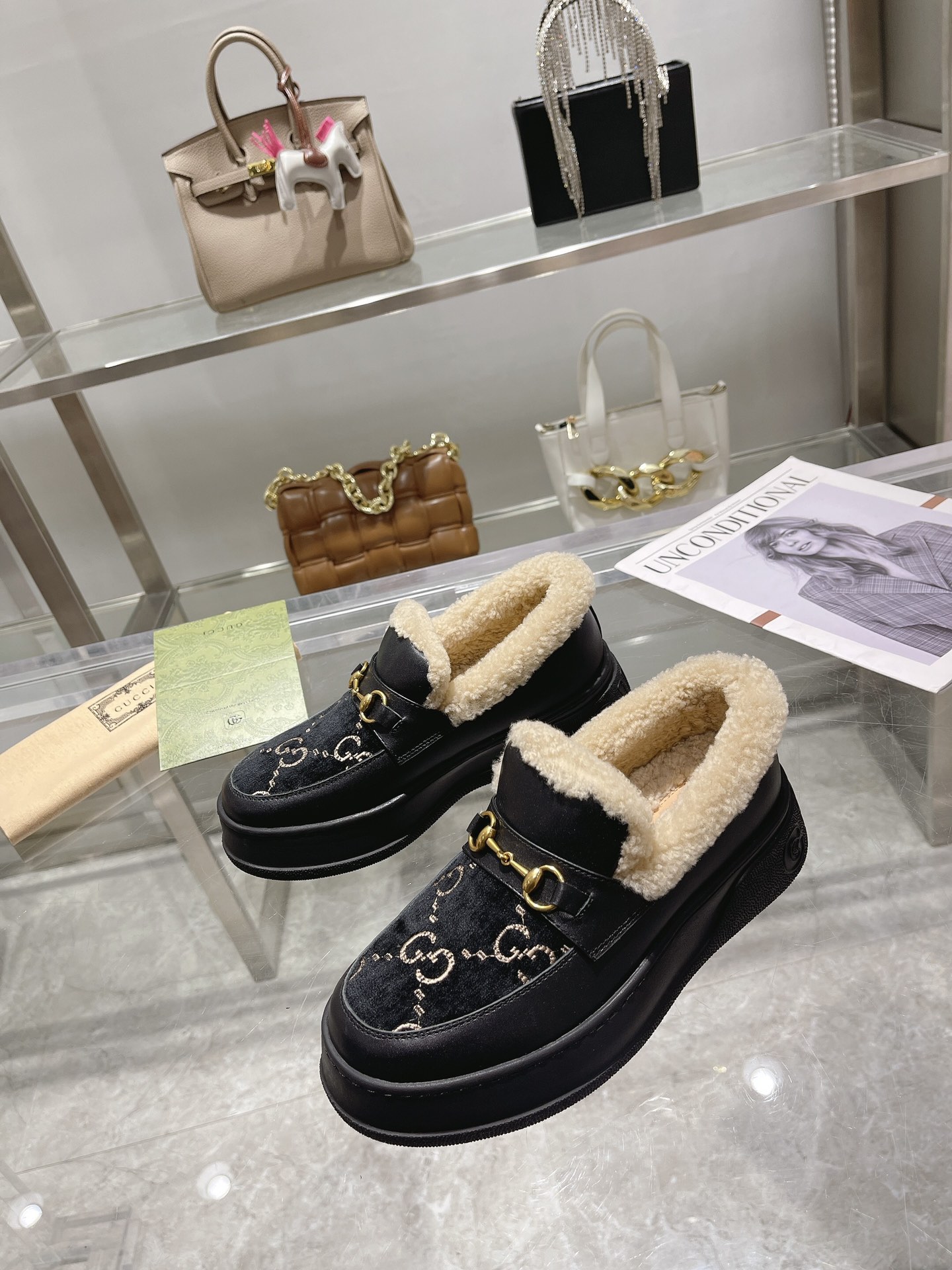 GUCCI グッチ フラットシューズ ローファー 本革 軽量 黒
