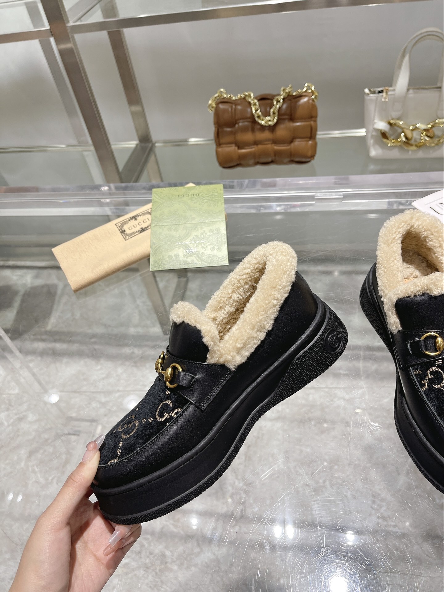 GUCCI グッチ フラットシューズ ローファー 本革 軽量 黒 - 画像 4