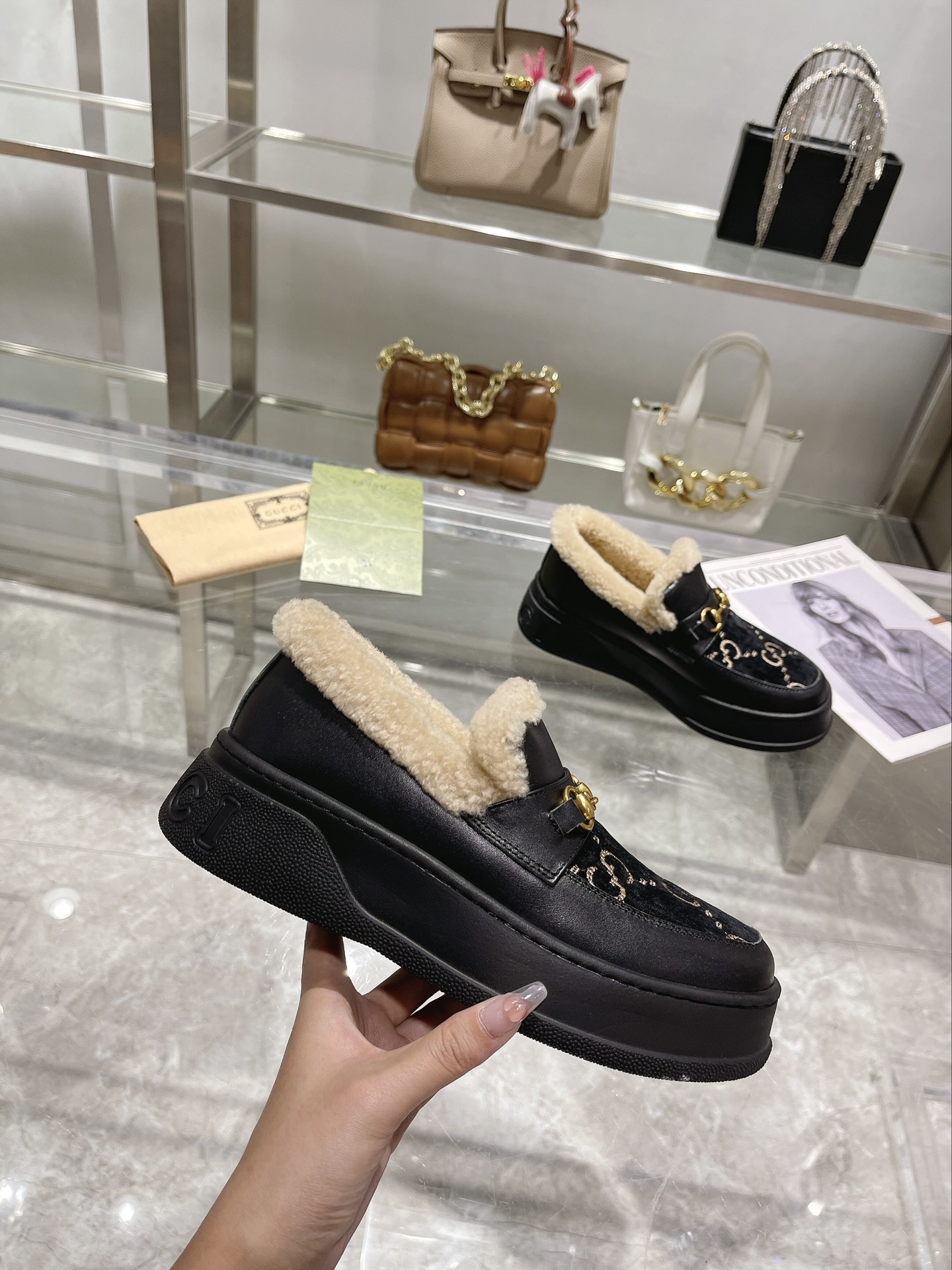 GUCCI グッチ フラットシューズ ローファー 本革 軽量 黒 - 画像 5