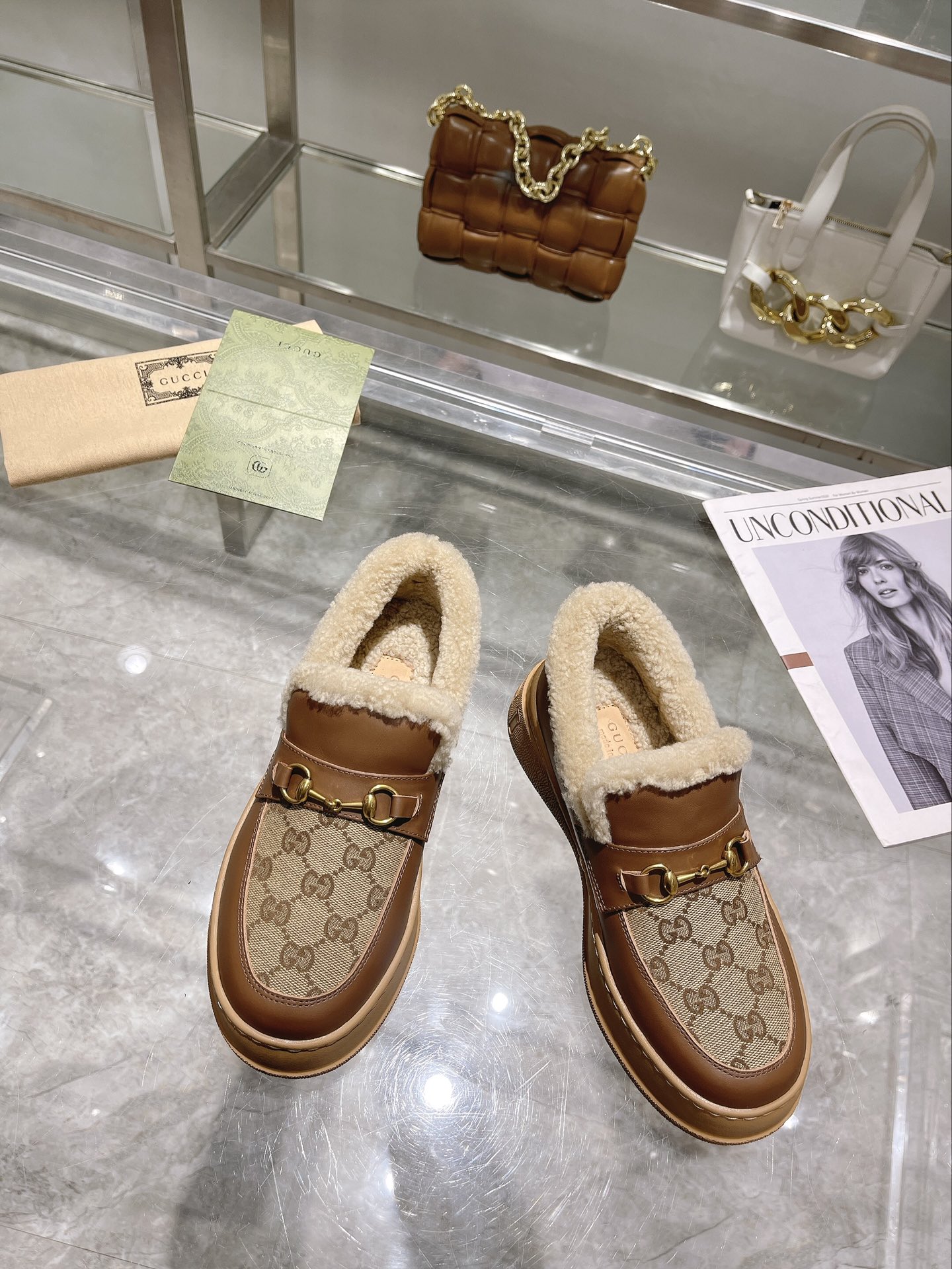 GUCCI グッチ フラットシューズ 本革 軽量 通勤 通学 ブラック - 画像 2