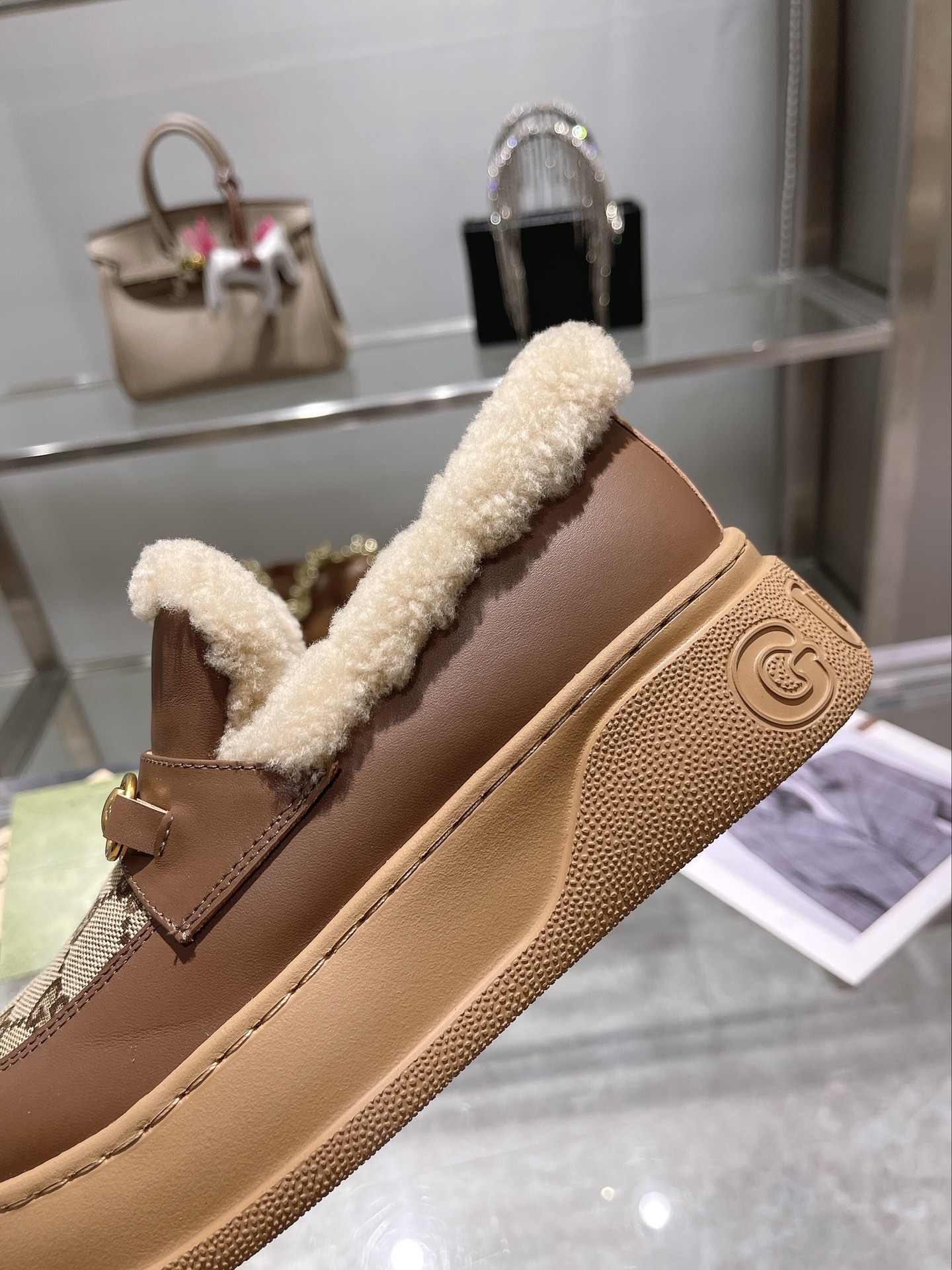 GUCCI グッチ フラットシューズ 本革 軽量 通勤 通学 ブラック - 画像 8
