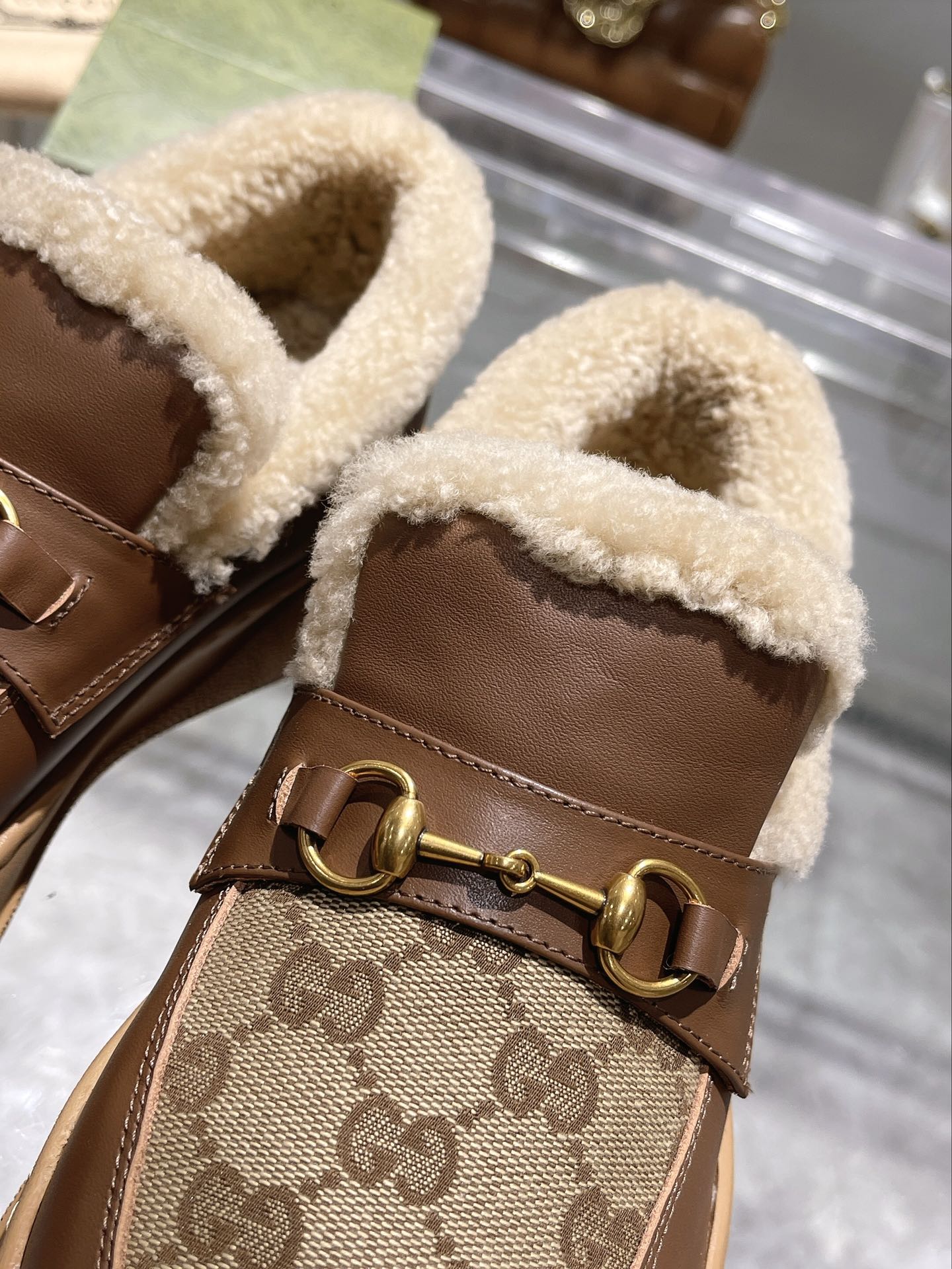GUCCI グッチ フラットシューズ 本革 軽量 通勤 通学 ブラック - 画像 9