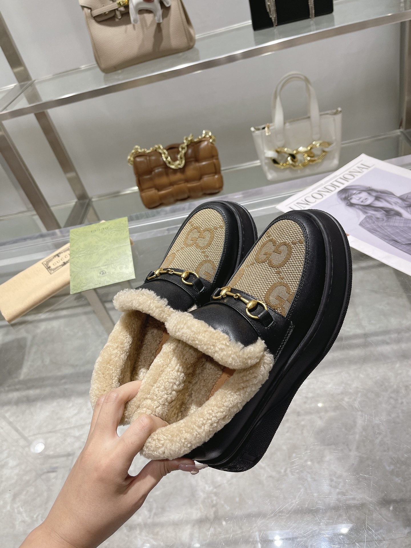 GUCCI グッチ フラットシューズ 本革 軽量 ファー付き ブラック - 画像 5