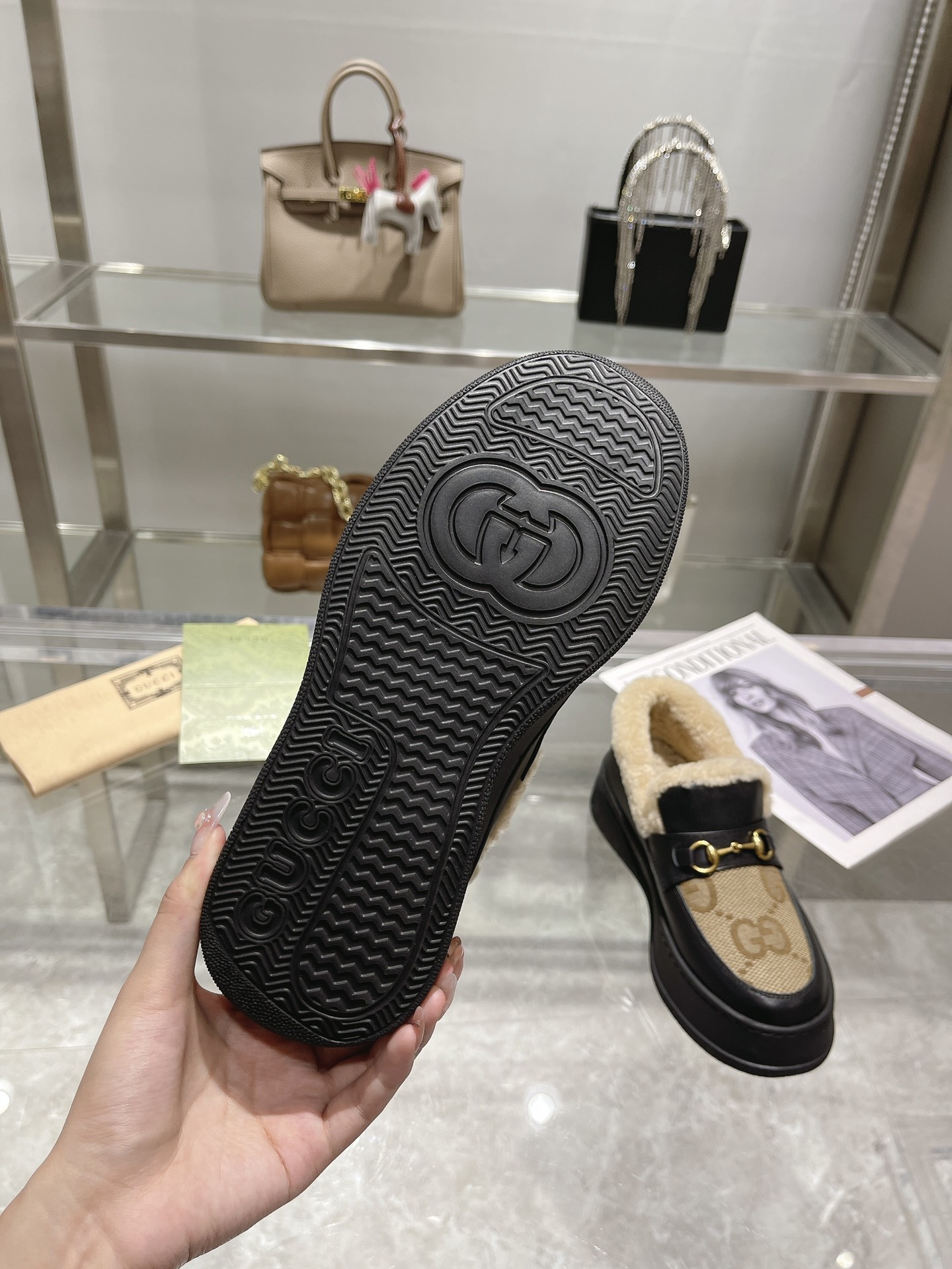 GUCCI グッチ フラットシューズ 本革 軽量 ファー付き ブラック - 画像 9