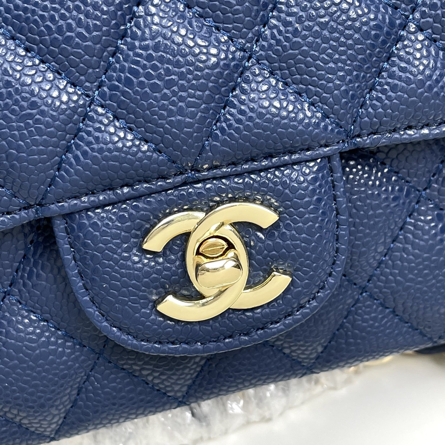 シャネル　CHANEL　マトラッセ25　キャビアスキン　CC ココマーク　Wチェーン　ダブルフラップ　ショルダーバッグ　レディース　バッグ　2色