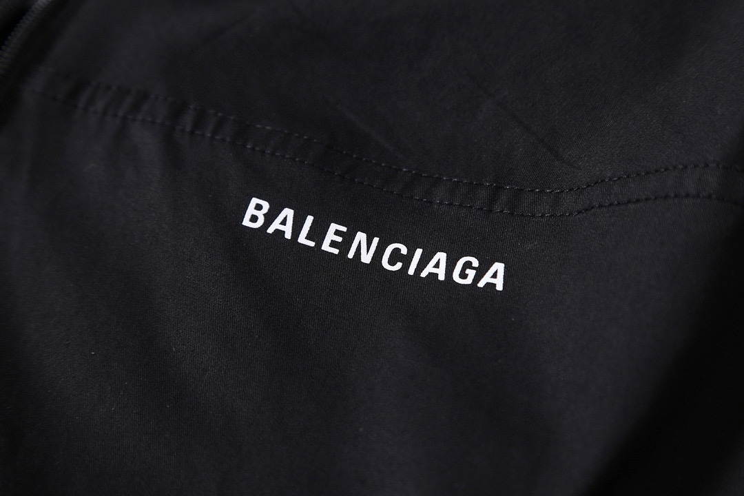 BALENCIAGA バレンシアガ 58拼接后背刺绣冲锋衣 ブラックオーリオ - 画像 5