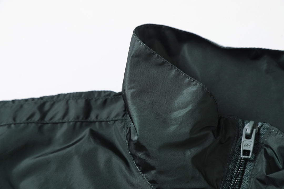 BALENCIAGA バレンシアガ フラップ付きパーカー メンズ ブラック - 画像 3