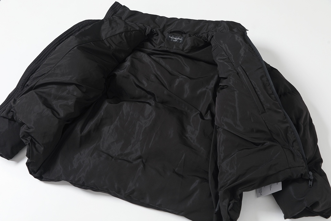 BALENCIAGA バレンシアガ ダウンジャケット 本革 ブラック - 画像 3