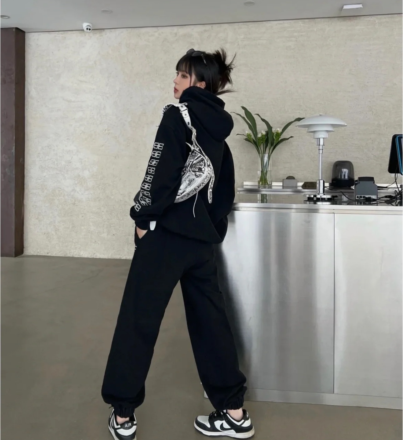 BALENCIAGA バレンシアガ フード付きスweatshirt ファッション ブランドロゴ 全2色 - 画像 2