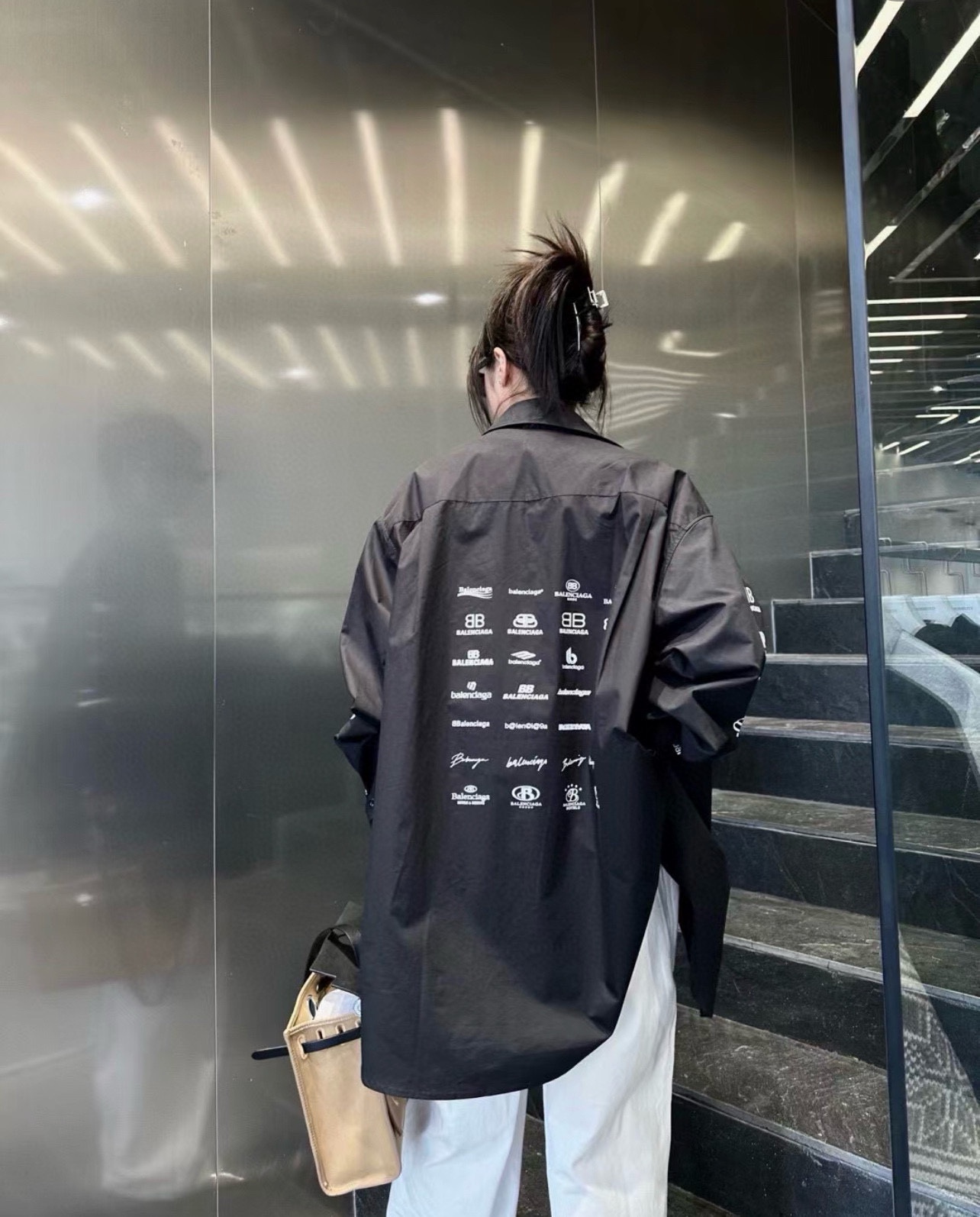 BALENCIAGA バレンシアガ ロゴシャツ ブラック/ホワイト - 画像 2