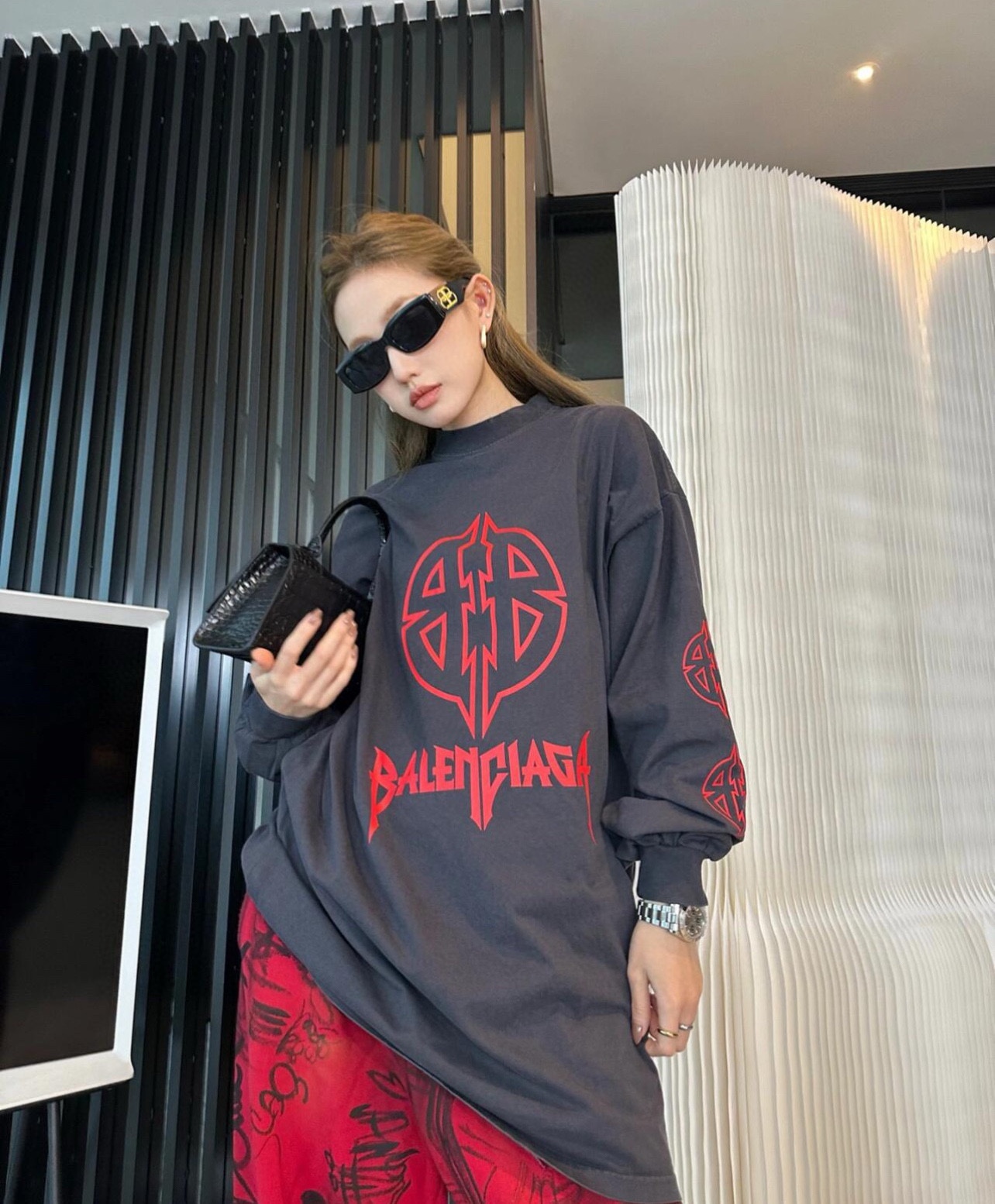 BALENCIAGA バレンシアガ 异形双B字母长袖Tシャツ 本革 レディース ブラック 全1色