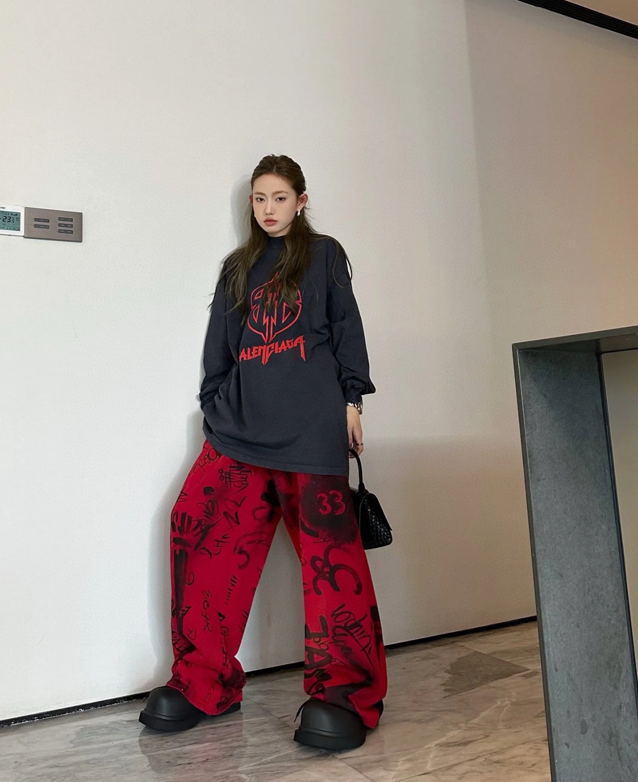 BALENCIAGA バレンシアガ 异形双B字母长袖Tシャツ 本革 レディース ブラック 全1色 - 画像 2