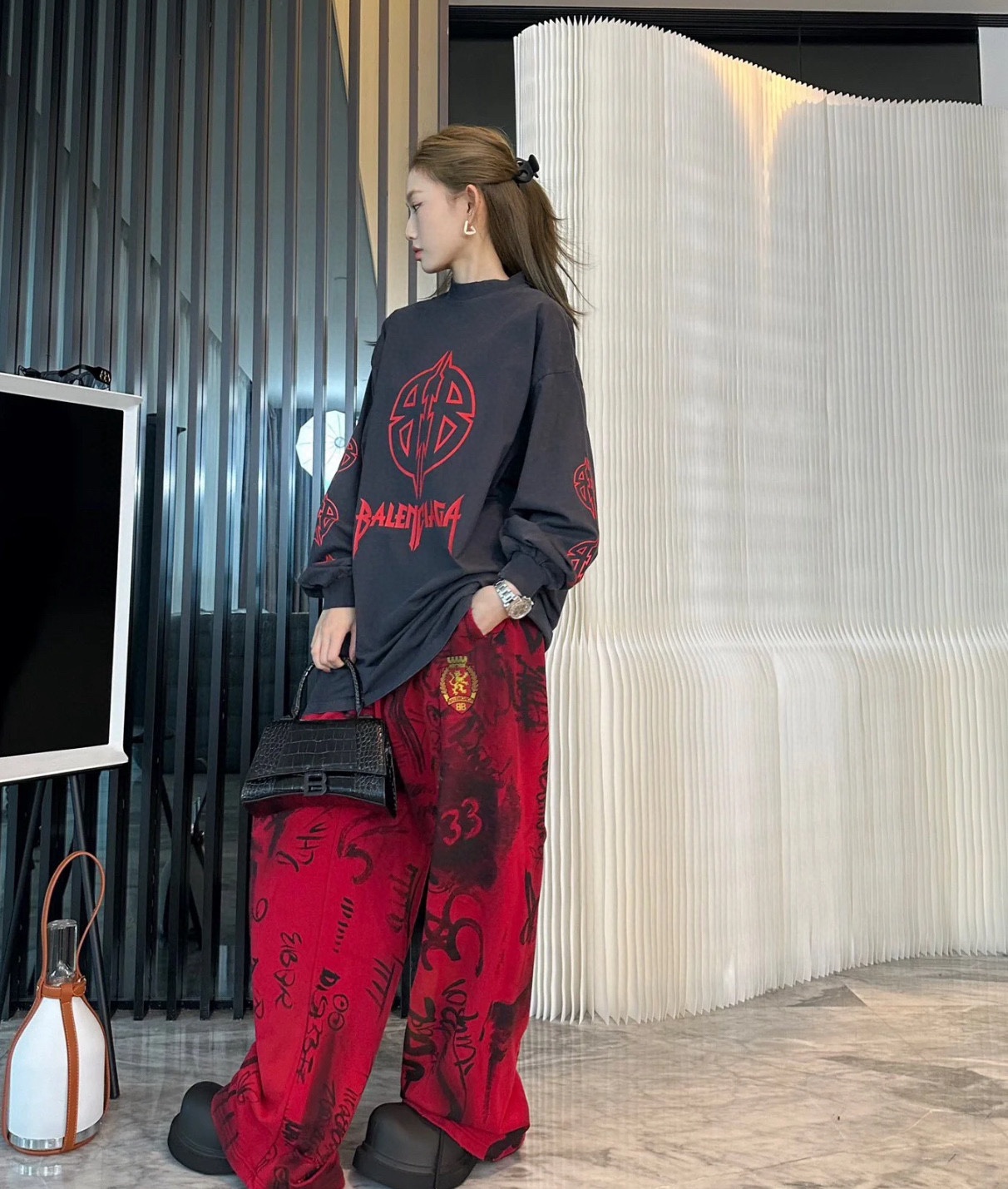 BALENCIAGA バレンシアガ 异形双B字母长袖Tシャツ 本革 レディース ブラック 全1色 - 画像 3