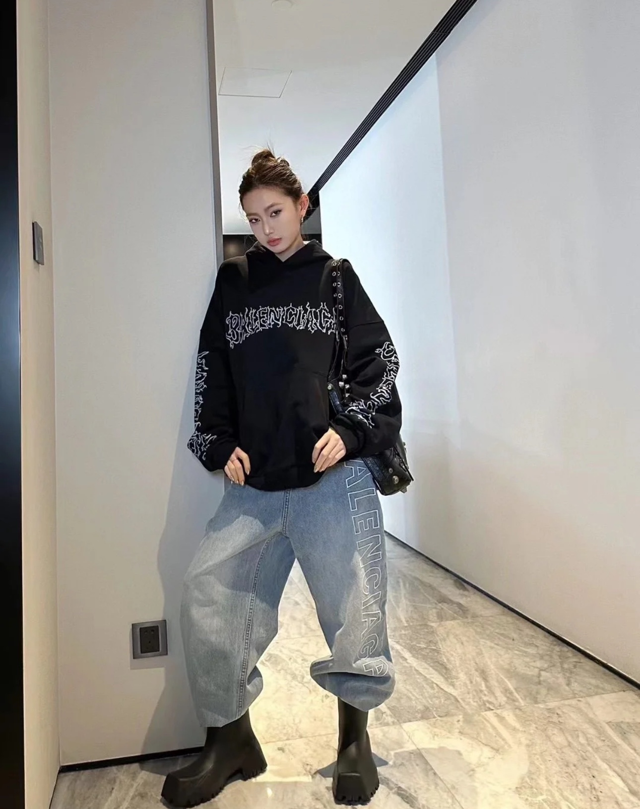 BALENCIAGA バレンシアガ ハローファン ロゴプリント フラットカット ロゴ オーバーサイズ リブ カジュアル パーカー 全2色