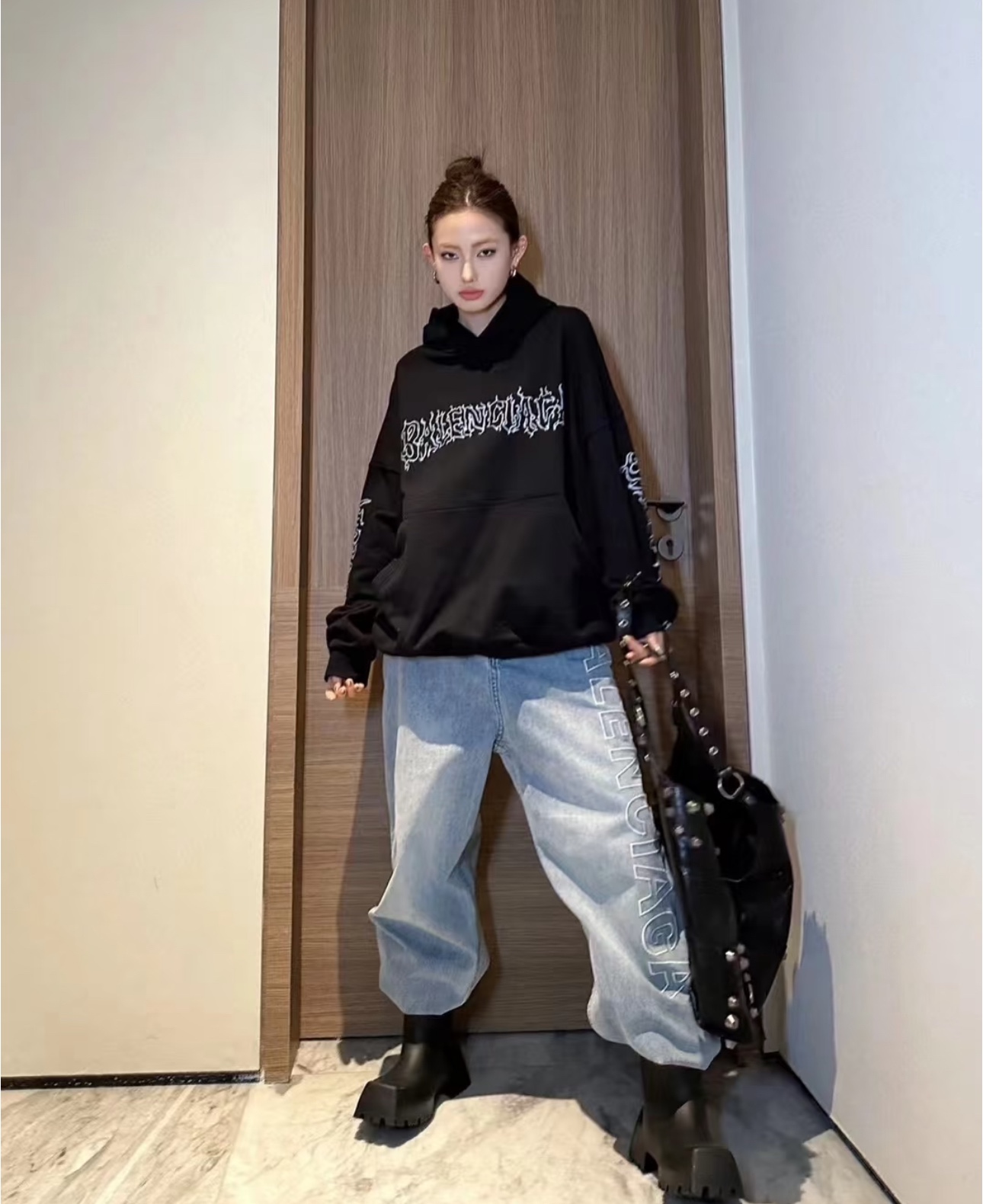 BALENCIAGA バレンシアガ ハローファン ロゴプリント フラットカット ロゴ オーバーサイズ リブ カジュアル パーカー 全2色 - 画像 2