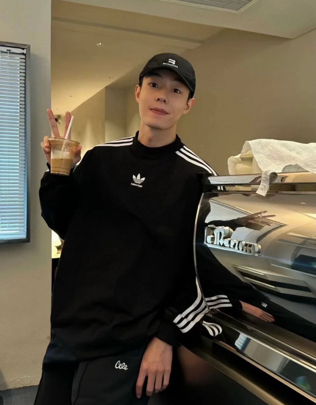 BALENCIAGA バレンシアガ トレーナー ブラック/ホワイト