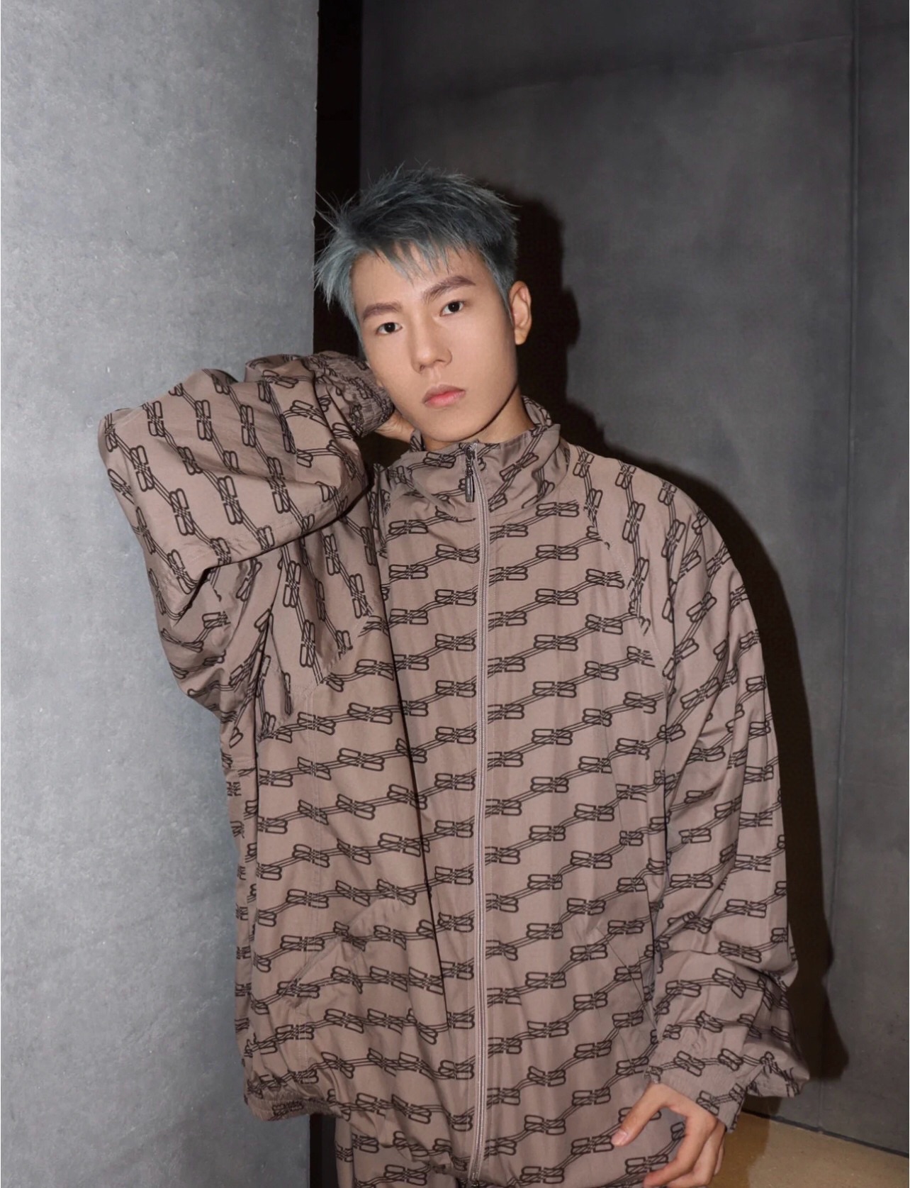 BALENCIAGA バレンシアガ ロゴパーカー 軽量 通勤 ロゴ ファッション グレー 全4色