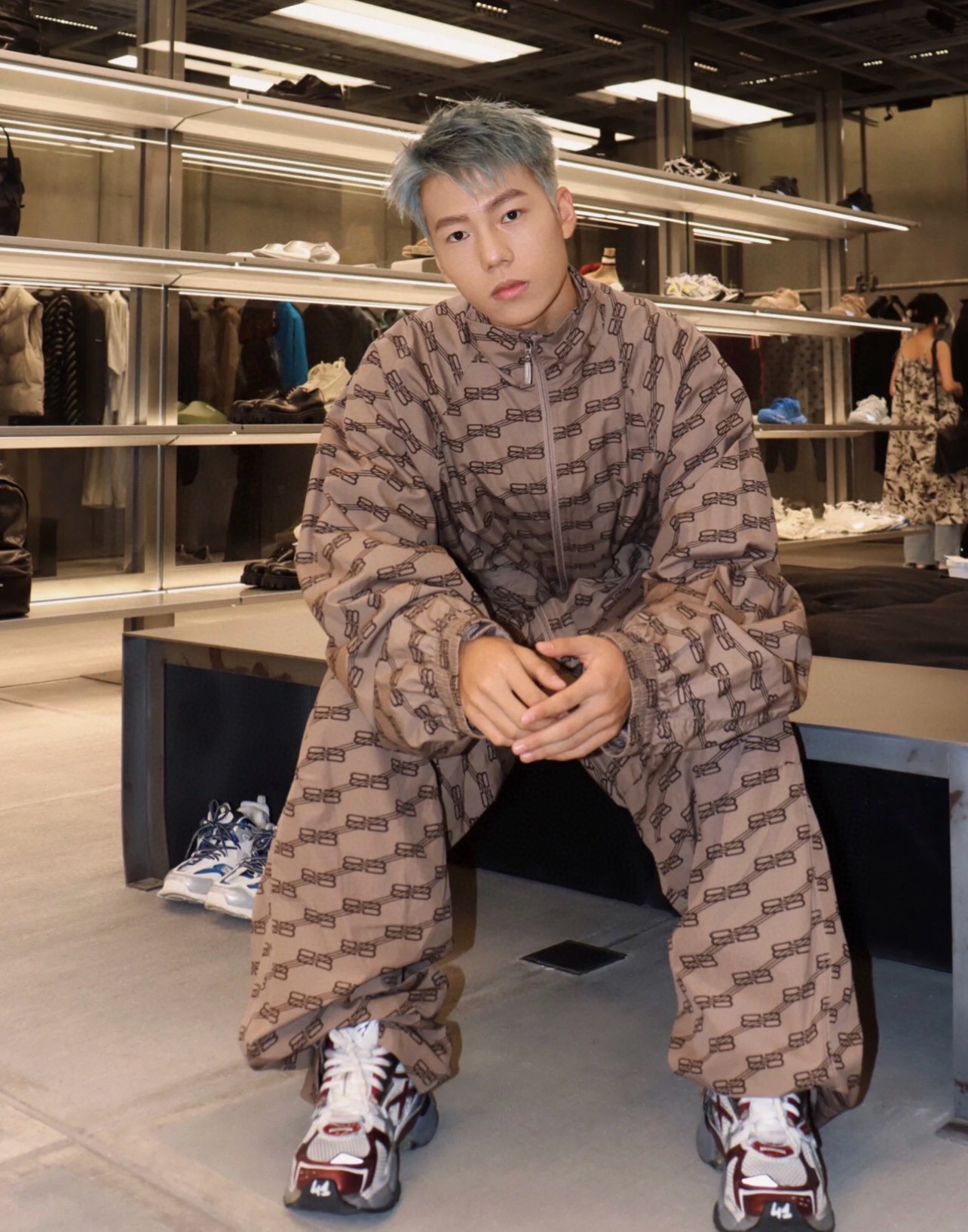 BALENCIAGA バレンシアガ ロゴパーカー 軽量 通勤 ロゴ ファッション グレー 全4色 - 画像 3