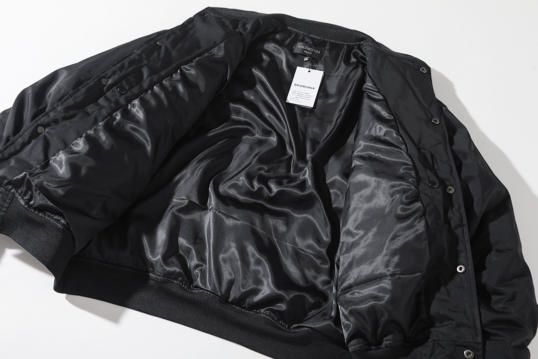 BALENCIAGA バレンシアガ バンダナ フレア袖 パーカー ブラック - 画像 3