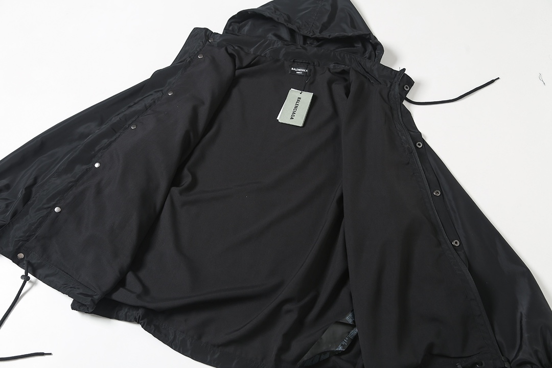 BALENCIAGA バレンシアガ フーディー付きライトウェイトジャケット ブラック - 画像 3