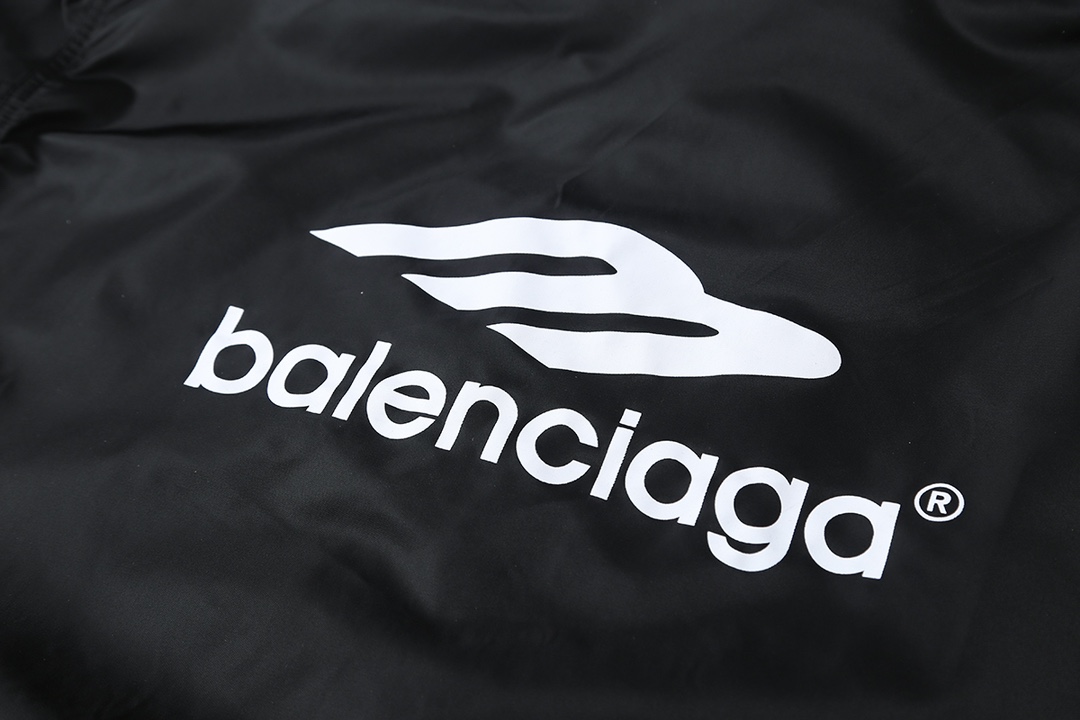 BALENCIAGA バレンシアガ フード付きジャケット 防水 軽量 ブラック - 画像 4