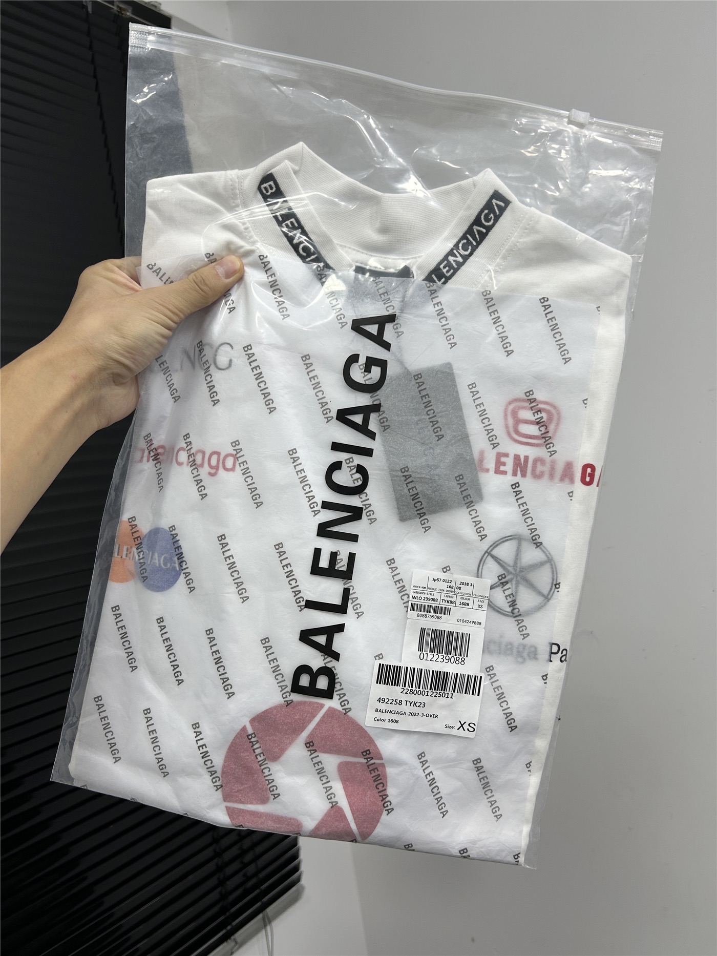 BALENCIAGA バレンシアガ ロンTシャツ ファッション ブランドロゴ 1色展開 - 画像 3
