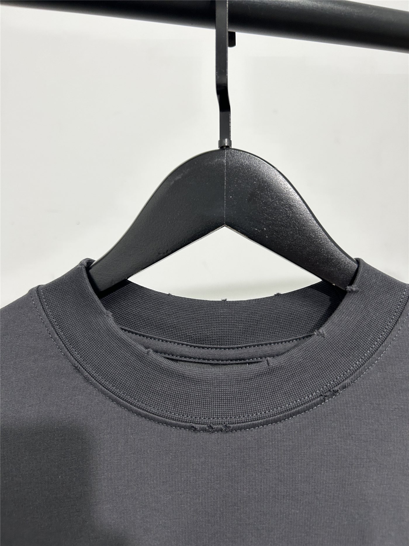 BALENCIAGA バレンシアガ ロゴTシャツ 本革 リブ加工 ブラック - 画像 4