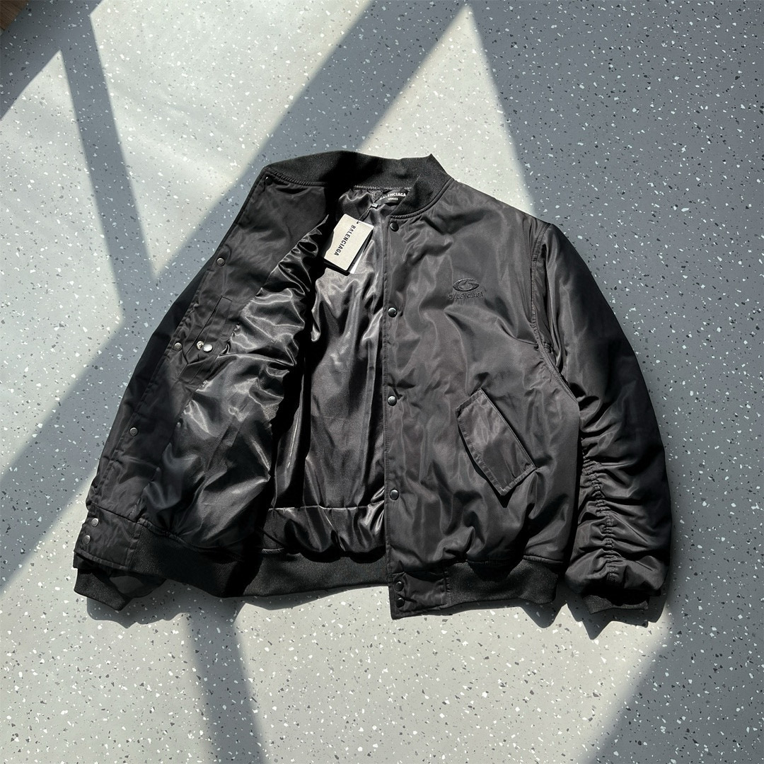BALENCIAGA バレンシアガ バンダナ風スケッチロゴ フライトジャケット ブラック - 画像 5