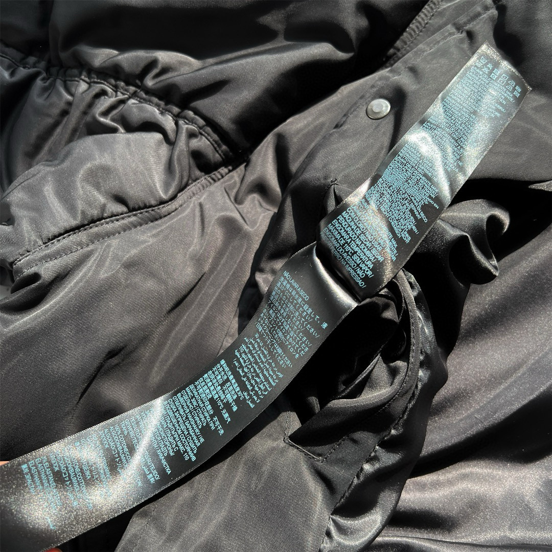 BALENCIAGA バレンシアガ バンダナ風スケッチロゴ フライトジャケット ブラック - 画像 6