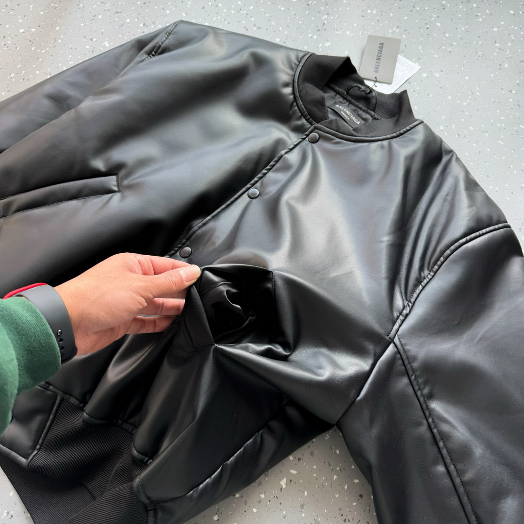 BALENCIAGA バレンシアガ バンズ風レザージャケット 撥水 ブラック - 画像 2