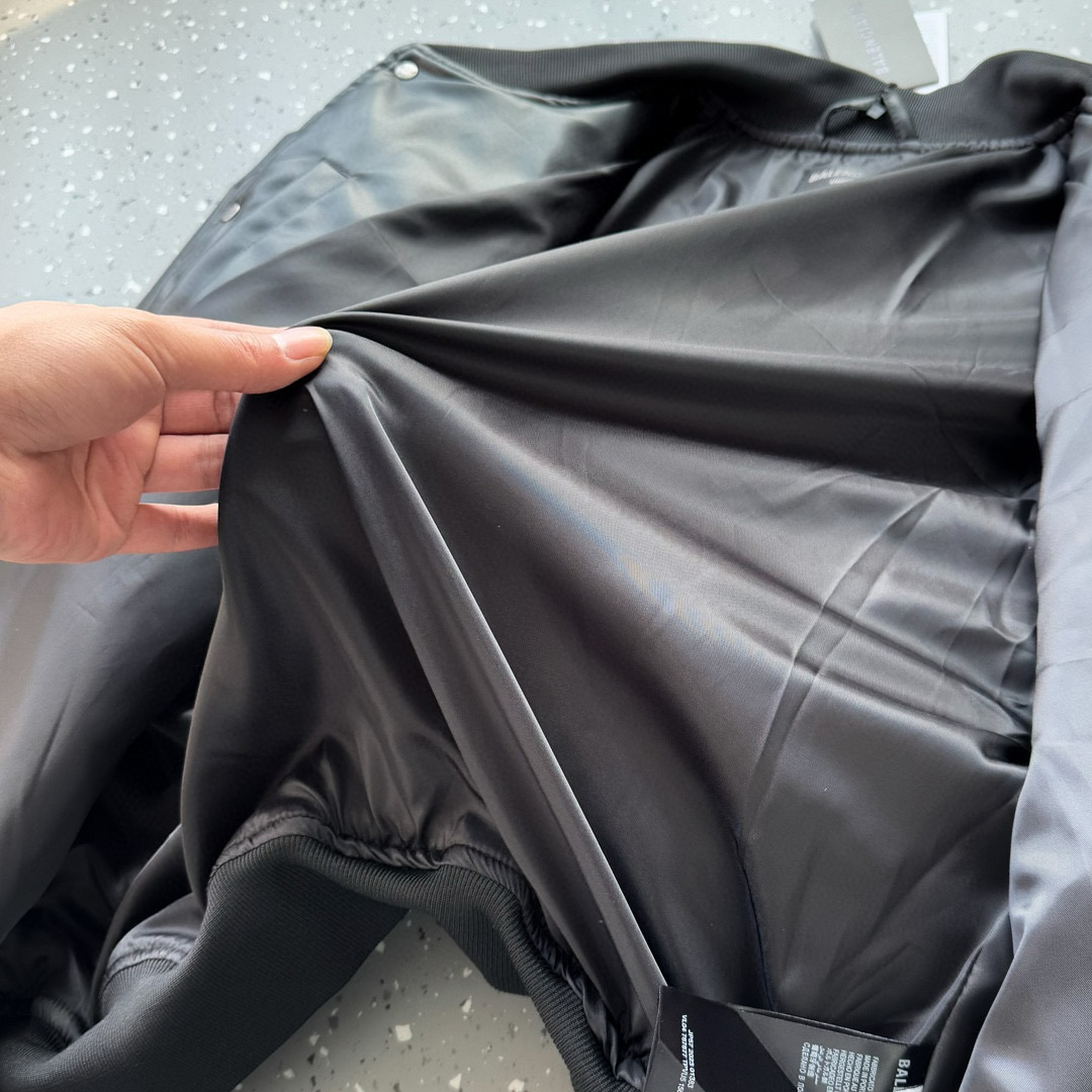 BALENCIAGA バレンシアガ バンズ風レザージャケット 撥水 ブラック - 画像 3