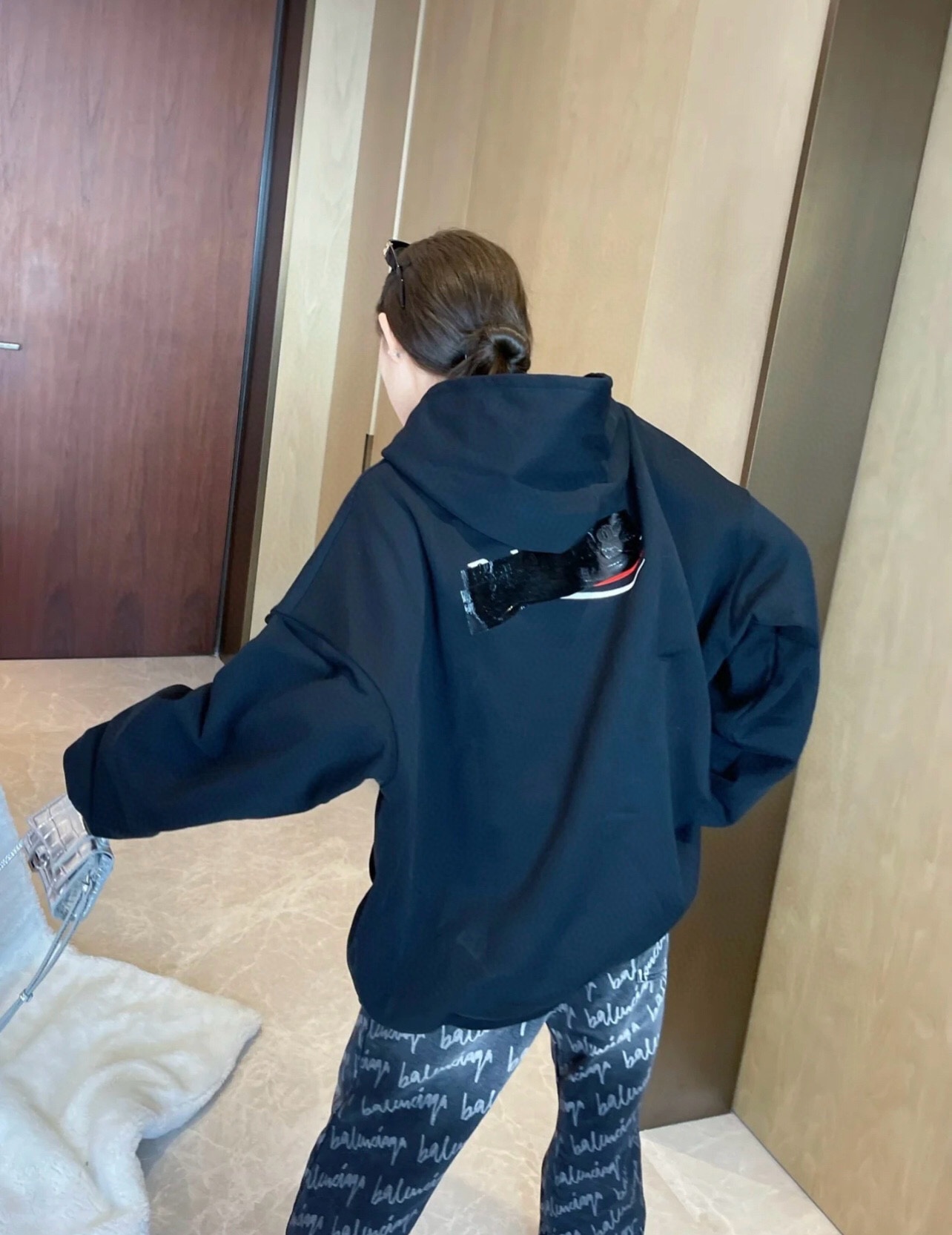 BALENCIAGA バレンシアガ ロゴパーカー ブラック - 画像 3