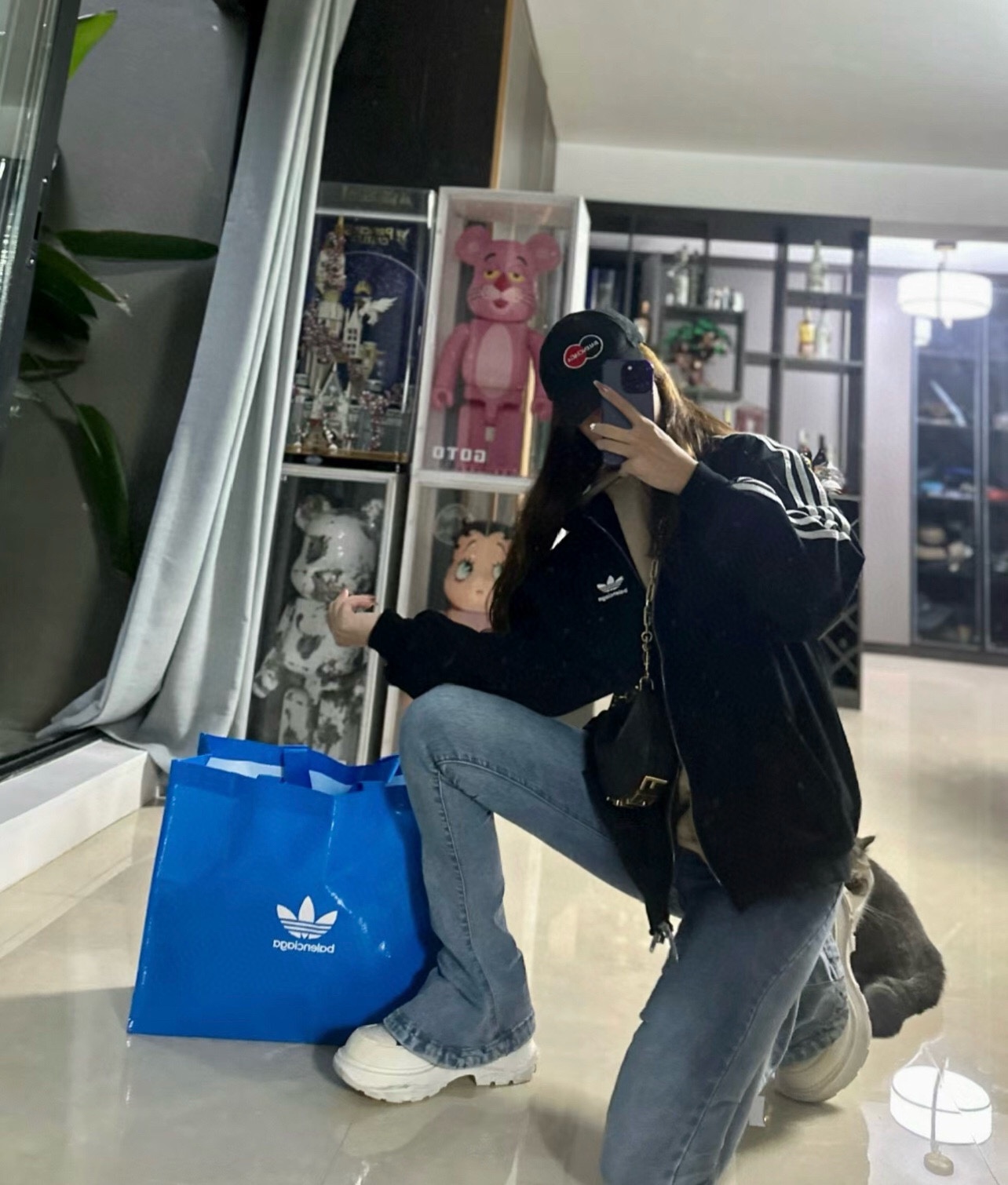 BALENCIAGA バレンシアガ フード付きスウェットシャツ ブラック - 画像 2