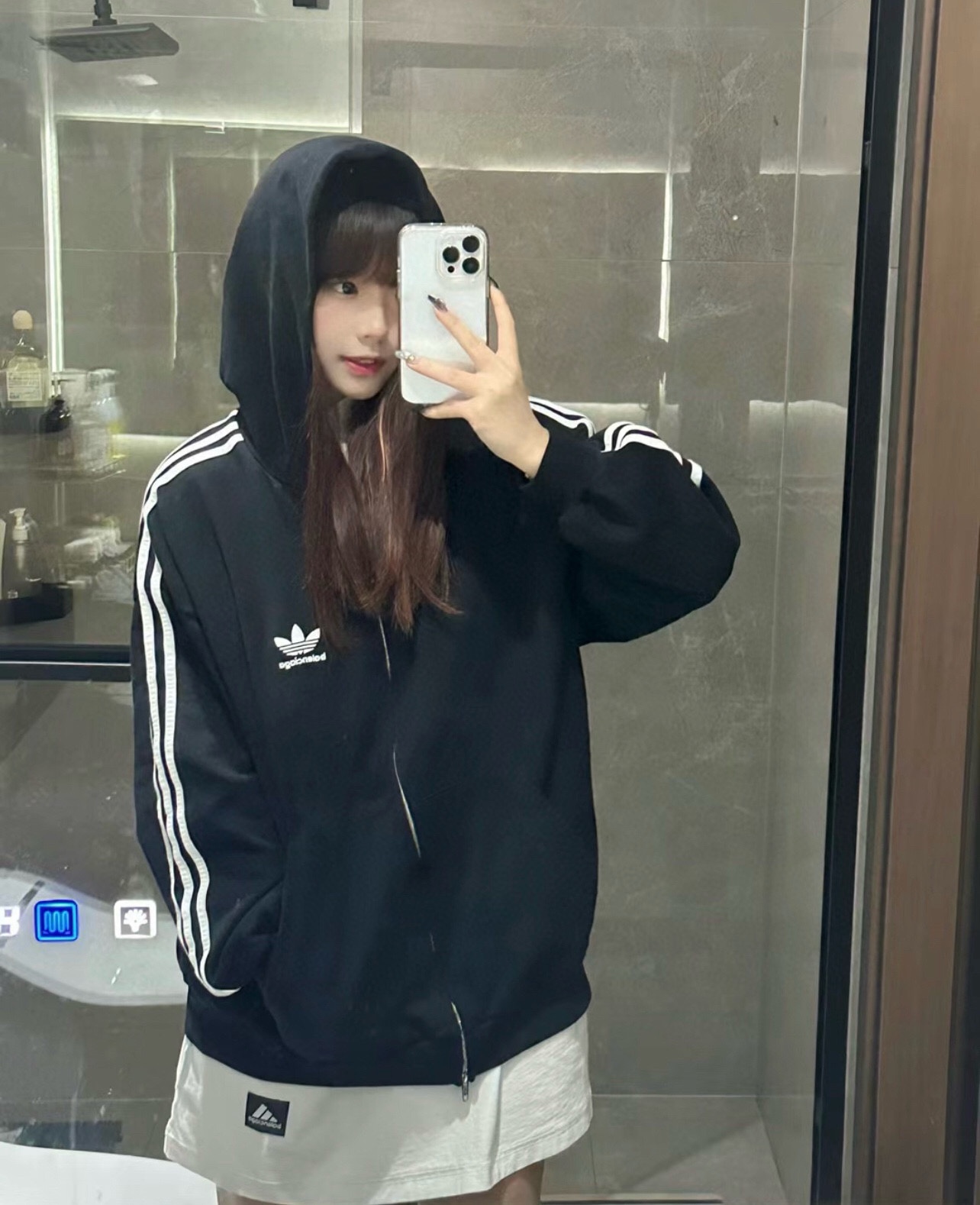 BALENCIAGA バレンシアガ フード付きスウェットシャツ ブラック - 画像 3