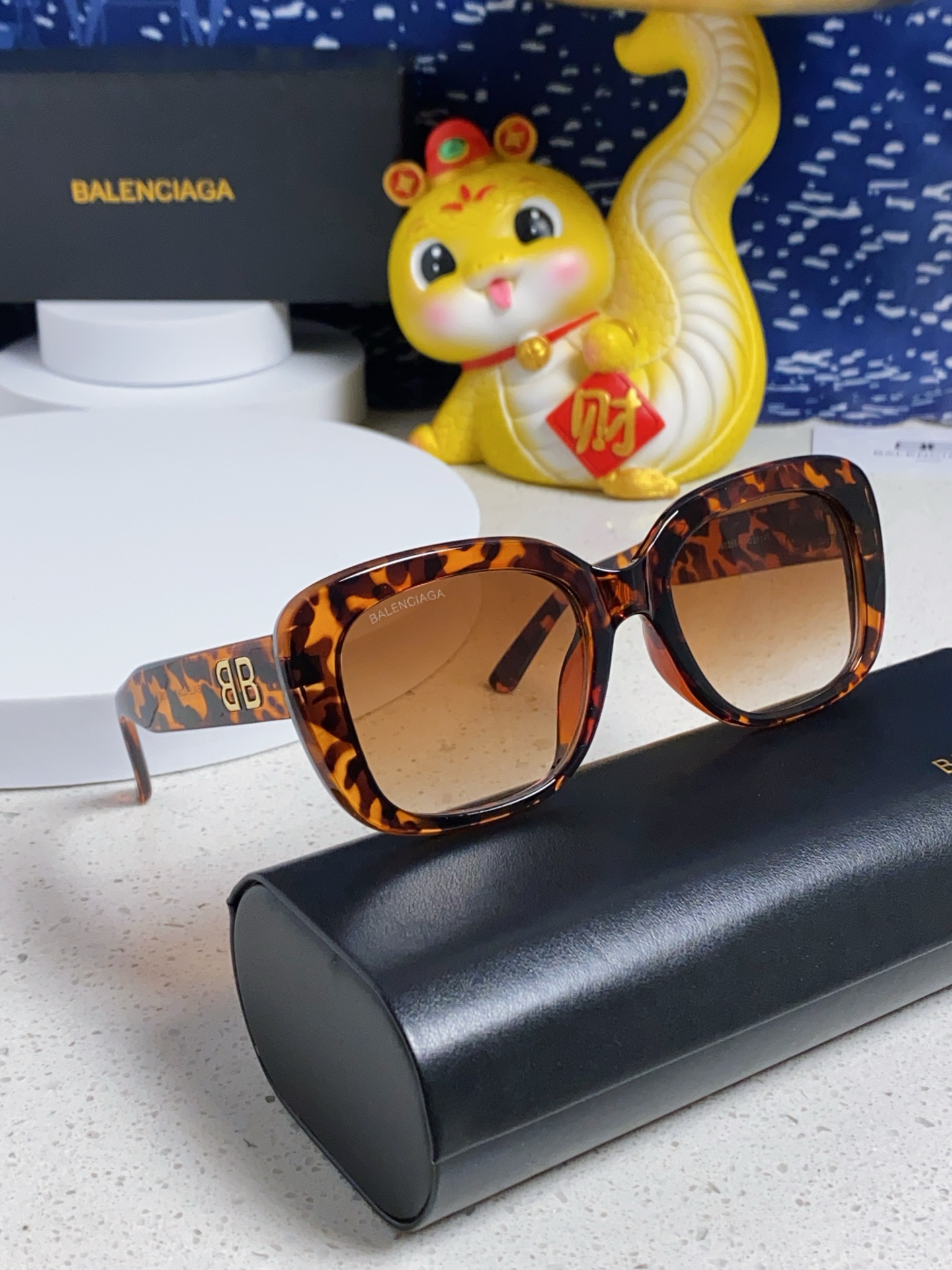 BALENCIAGA バレンシアガ フェイスサングラス 2025年新作 蝶形 レディース メンズ おしゃれ 多色展開 - 画像 2
