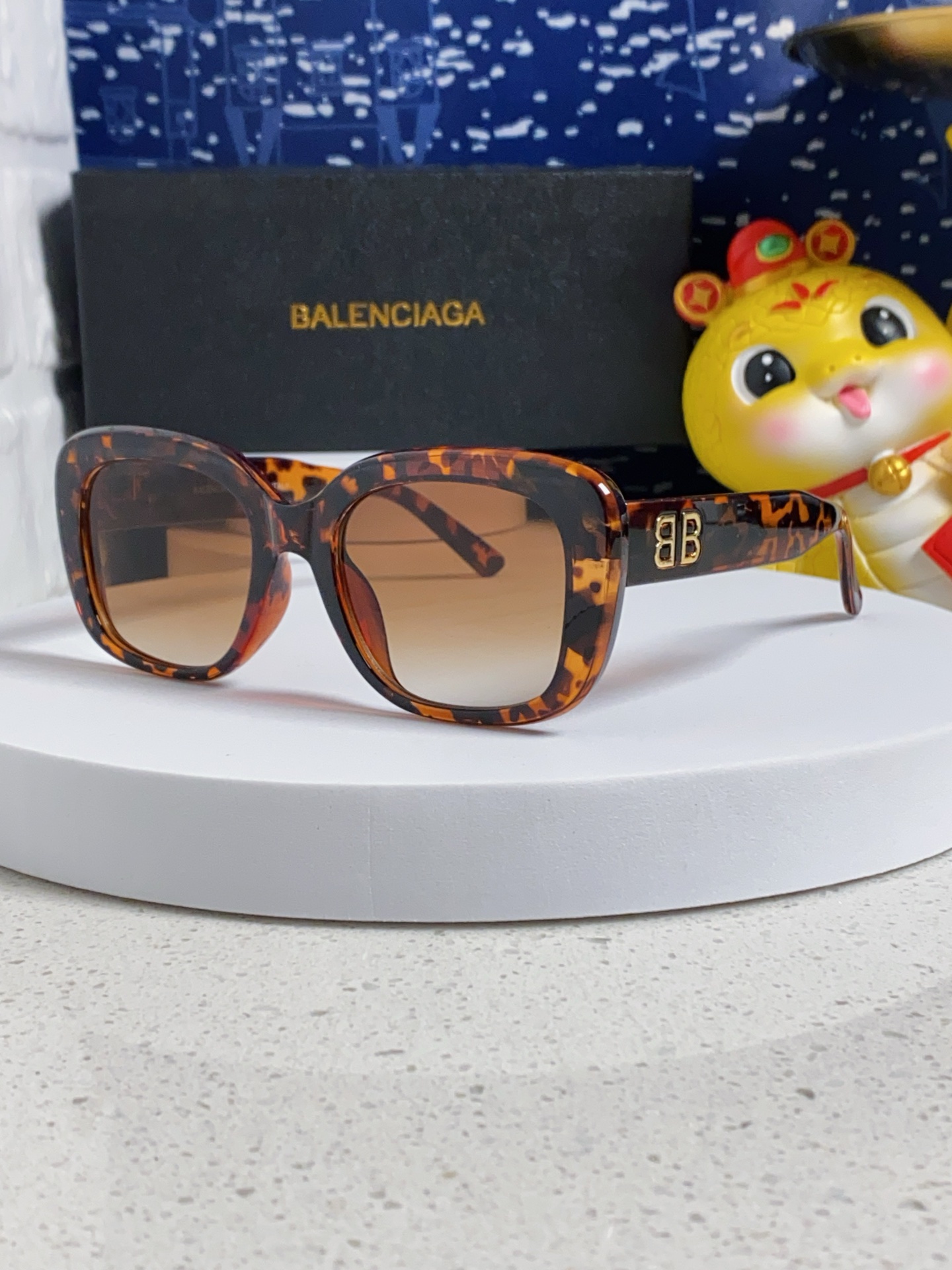 BALENCIAGA バレンシアガ フェイスサングラス 2025年新作 蝶形 レディース メンズ おしゃれ 多色展開 - 画像 5