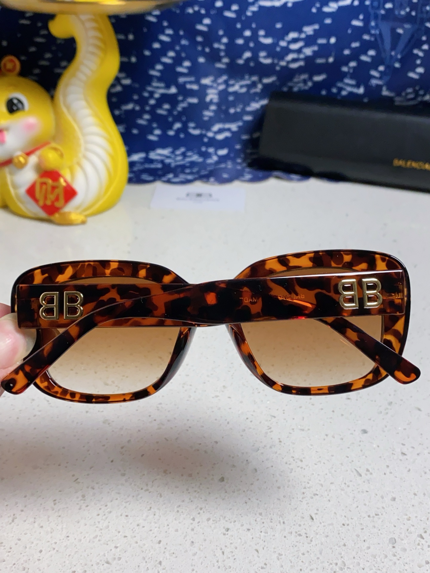 BALENCIAGA バレンシアガ フェイスサングラス 2025年新作 蝶形 レディース メンズ おしゃれ 多色展開 - 画像 9